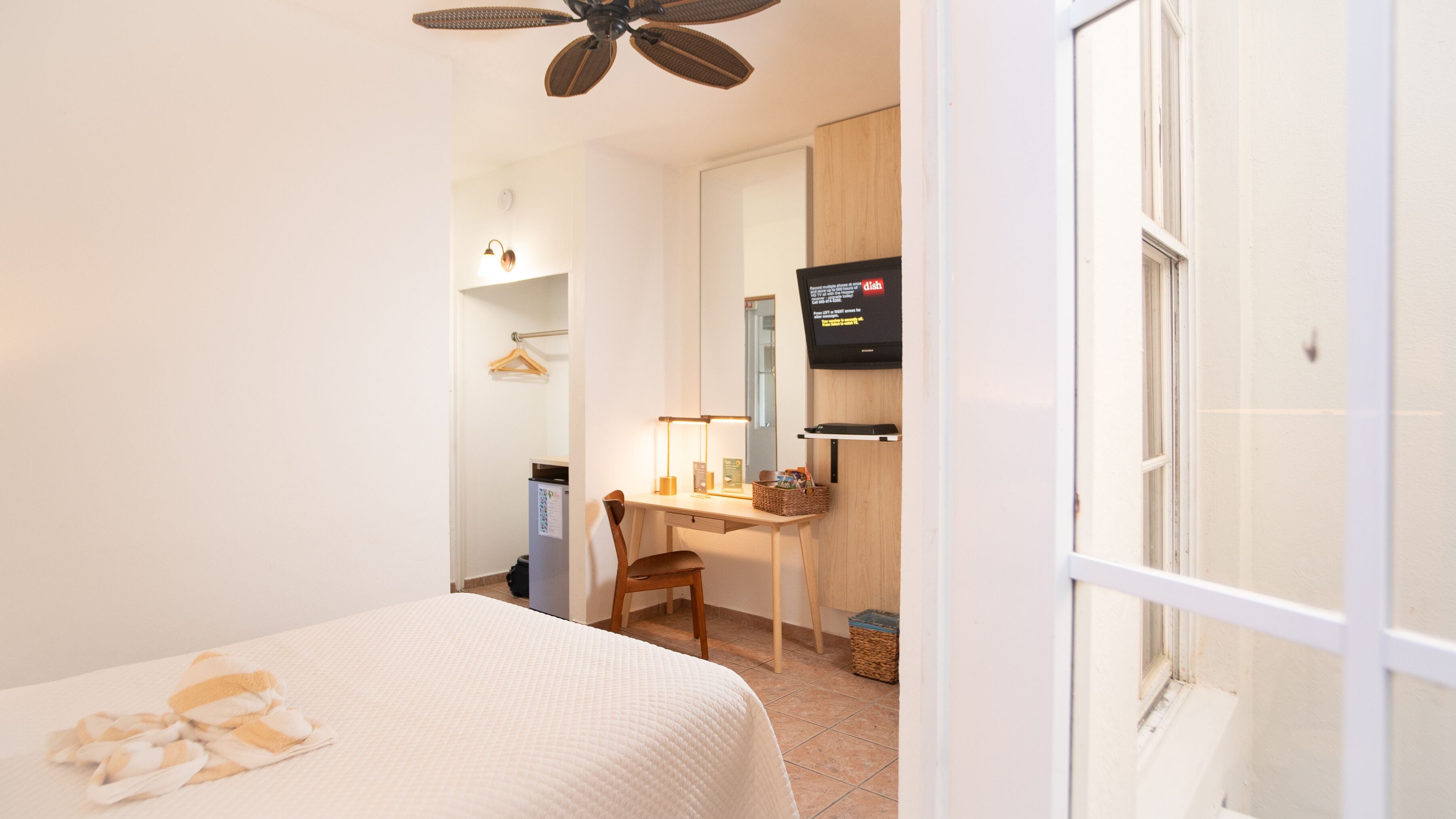 Lazy Parrot Inn