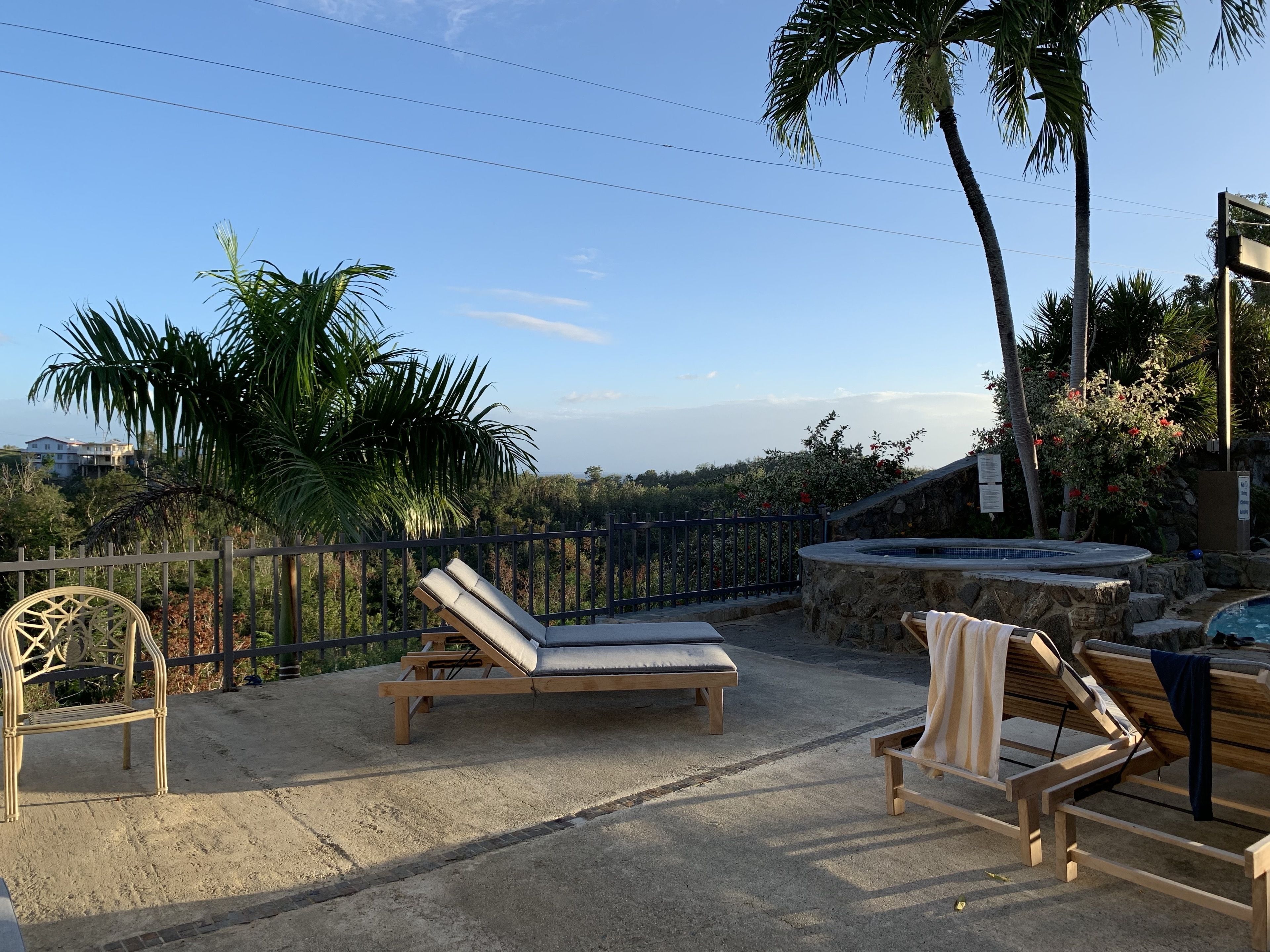 Lazy Parrot Inn