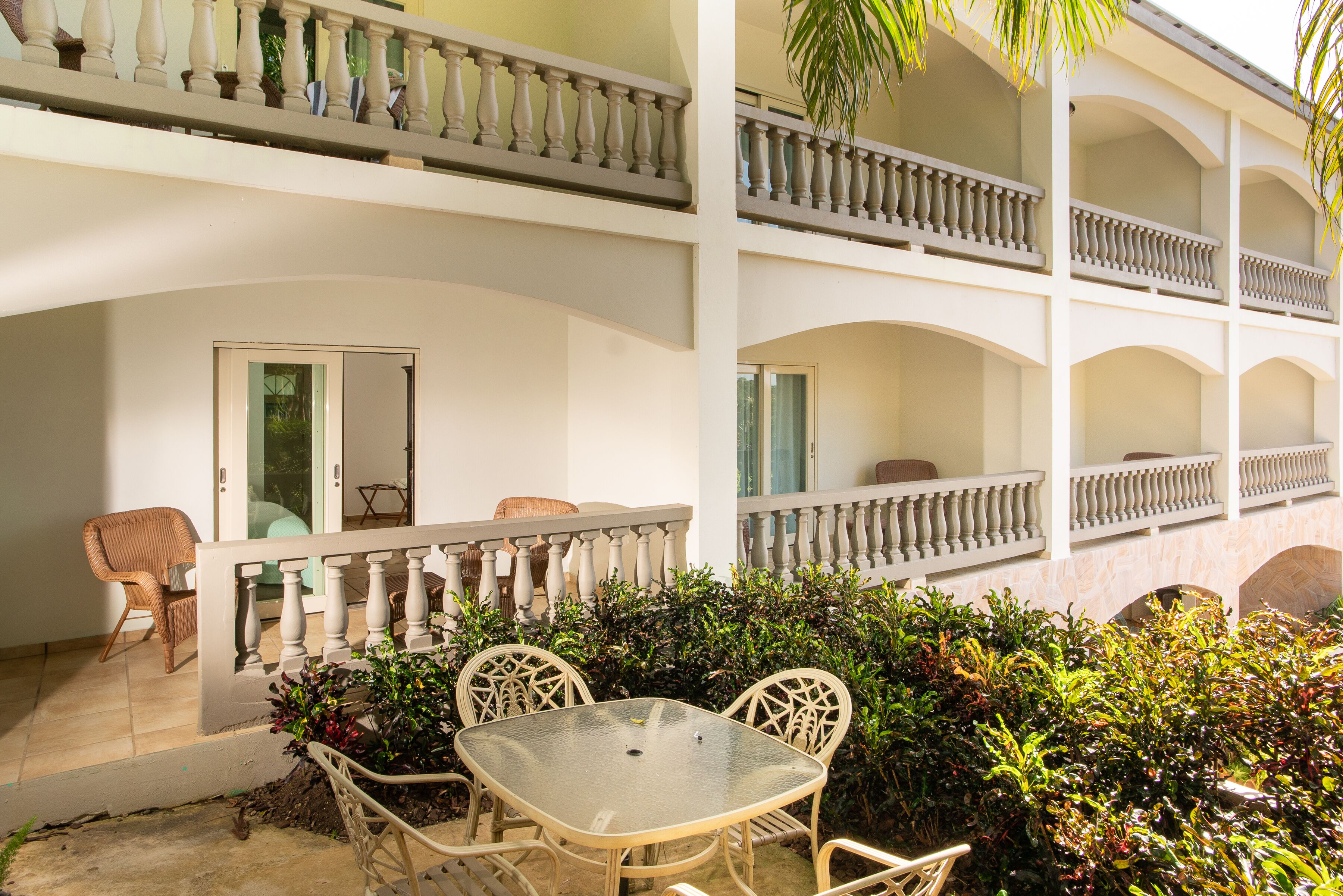 Lazy Parrot Inn