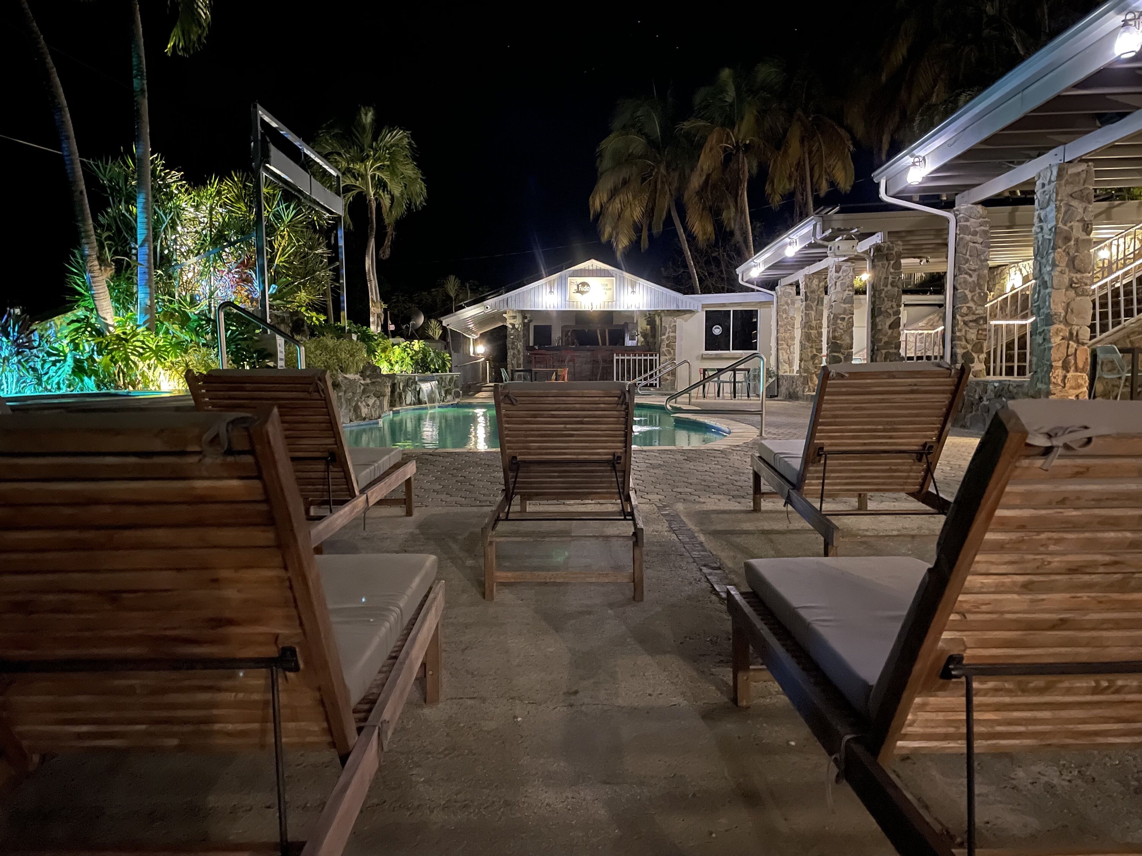 Lazy Parrot Inn