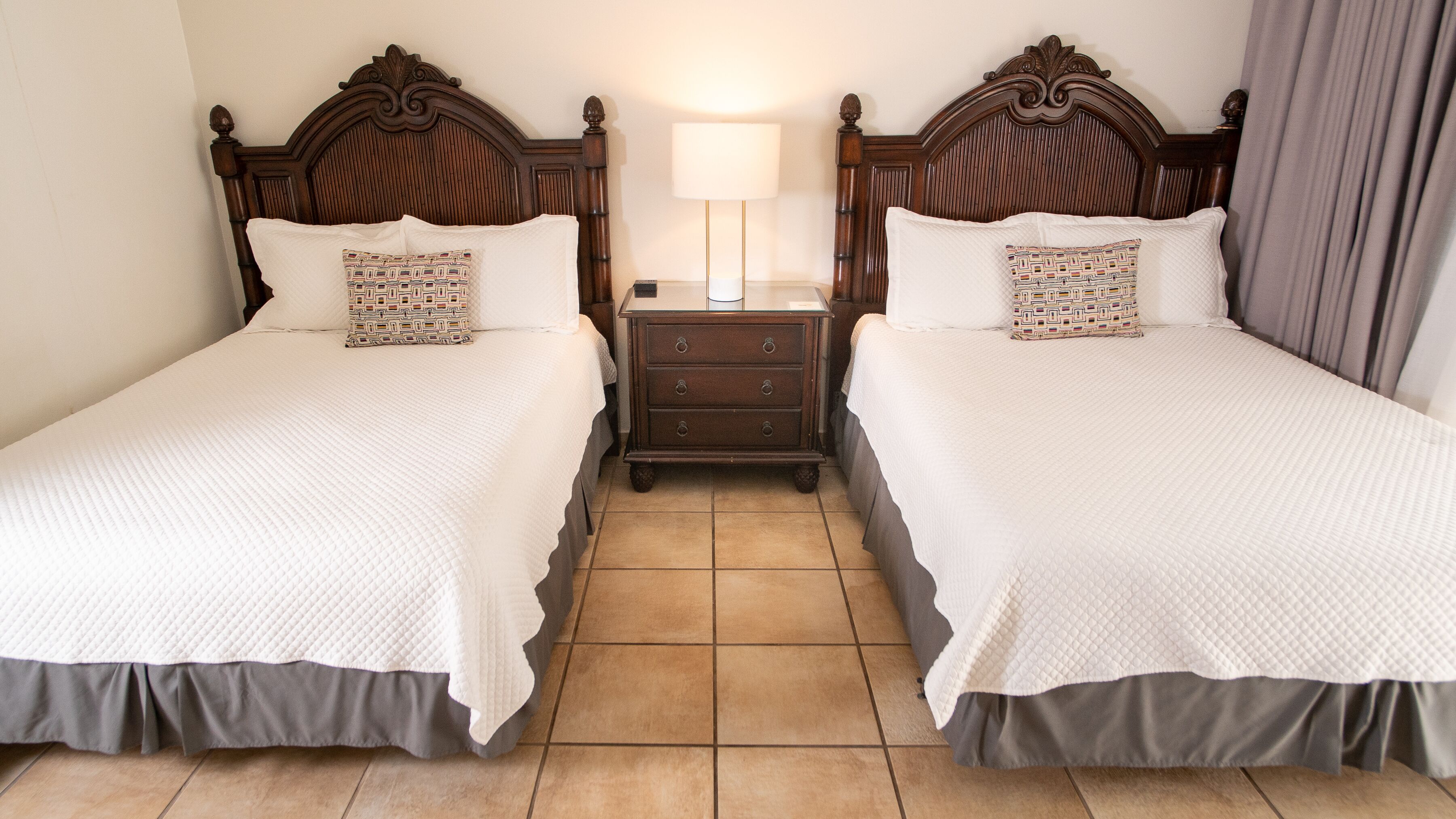 Lazy Parrot Inn