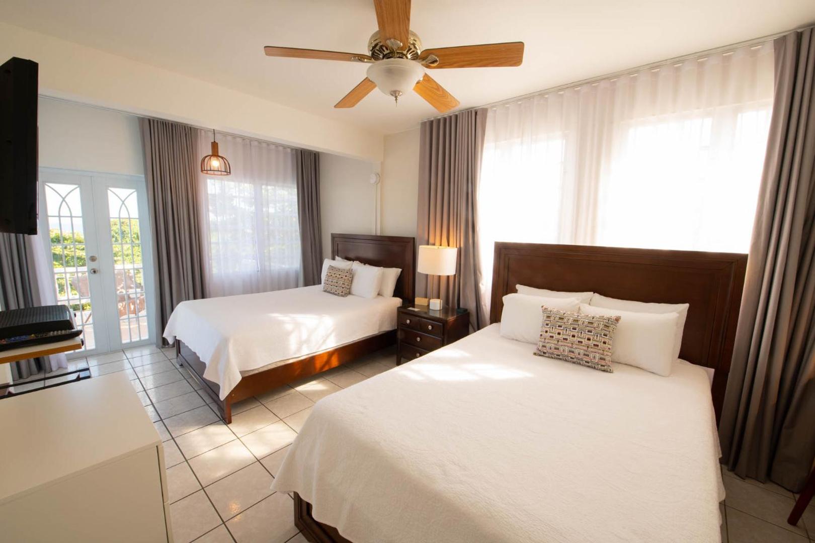 Lazy Parrot Inn