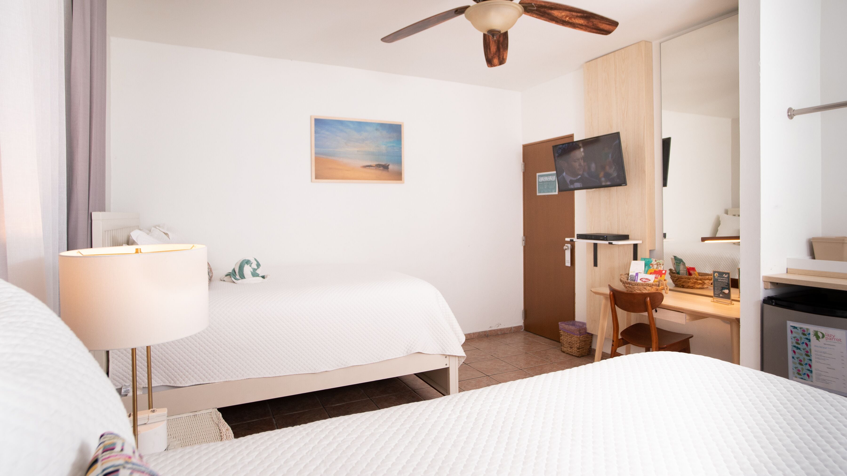 Lazy Parrot Inn