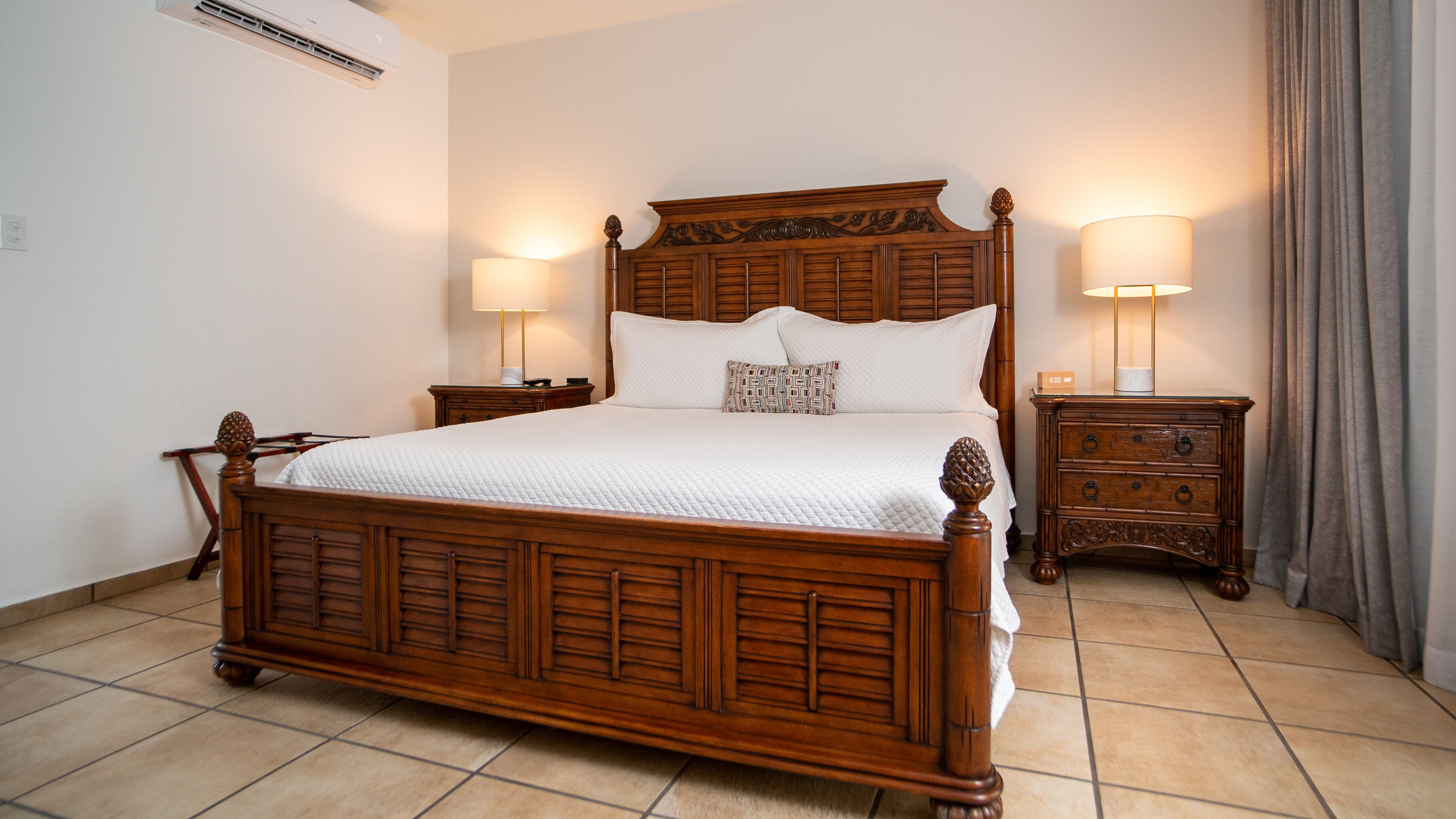 Lazy Parrot Inn