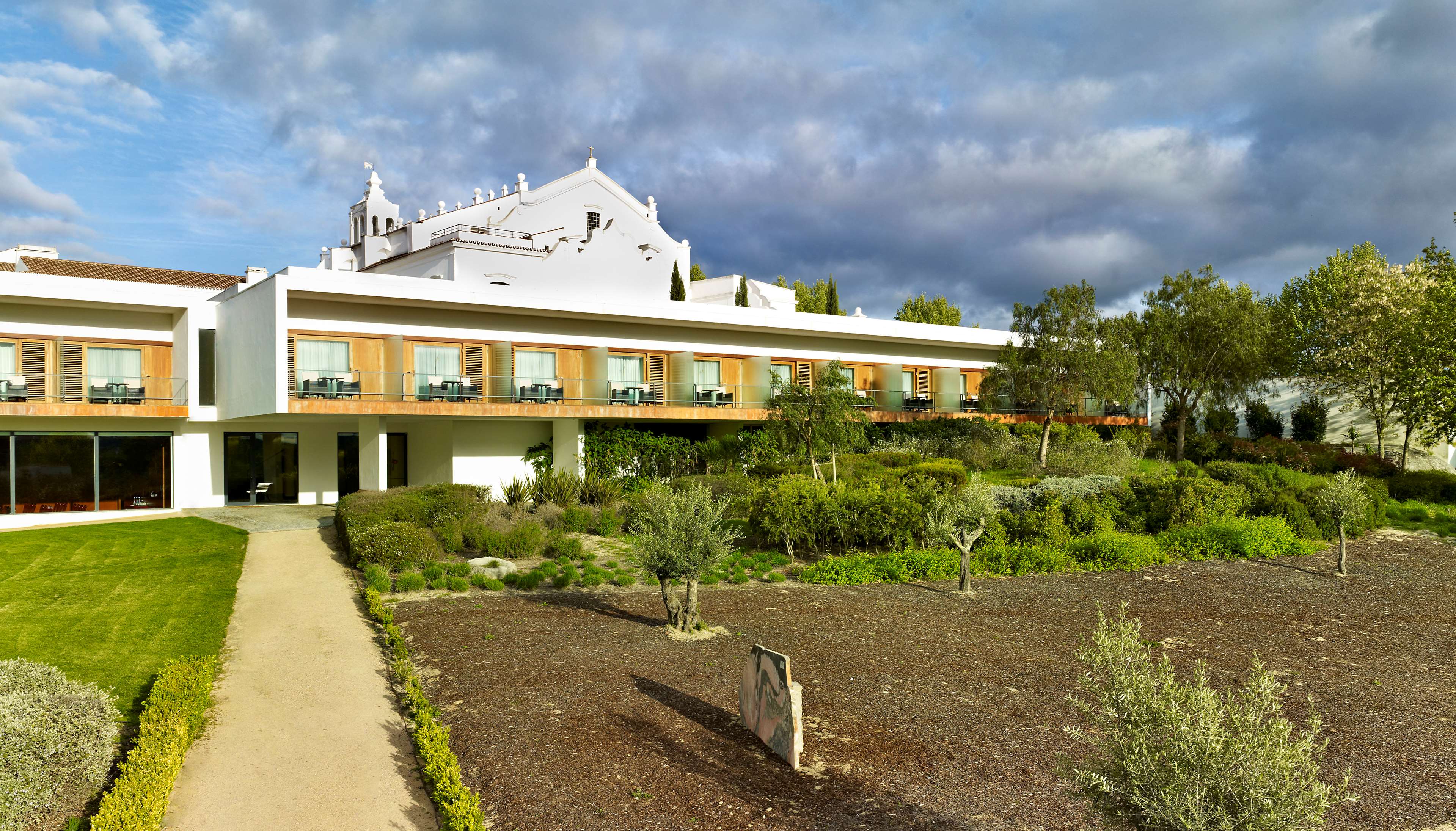Convento do Espinheiro, Historic Hotel & Spa