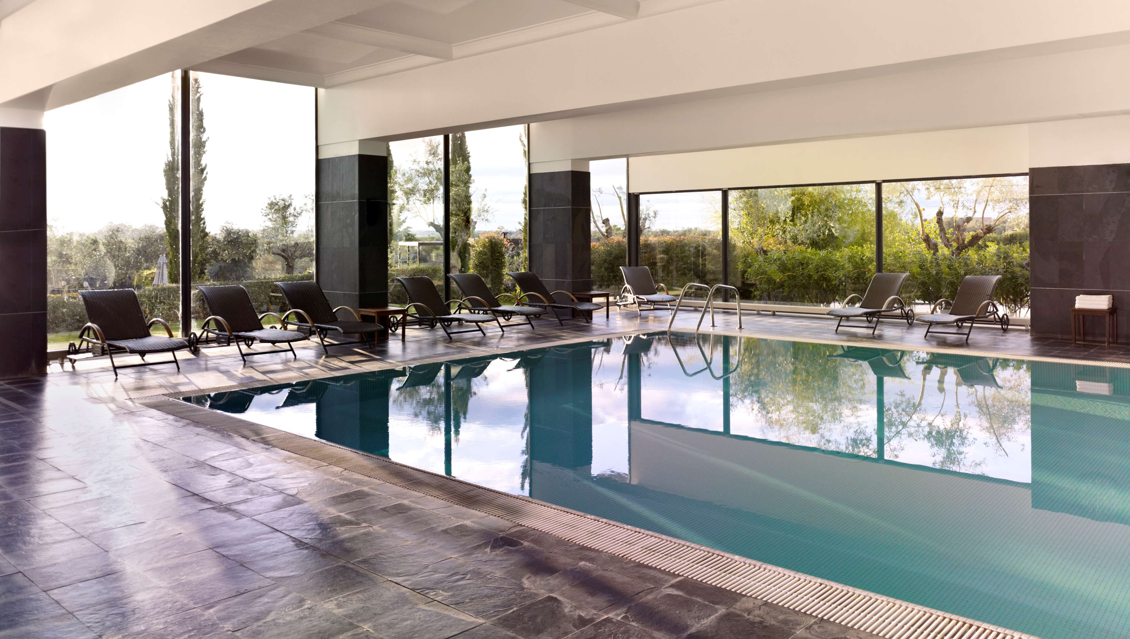 Convento do Espinheiro, Historic Hotel & Spa