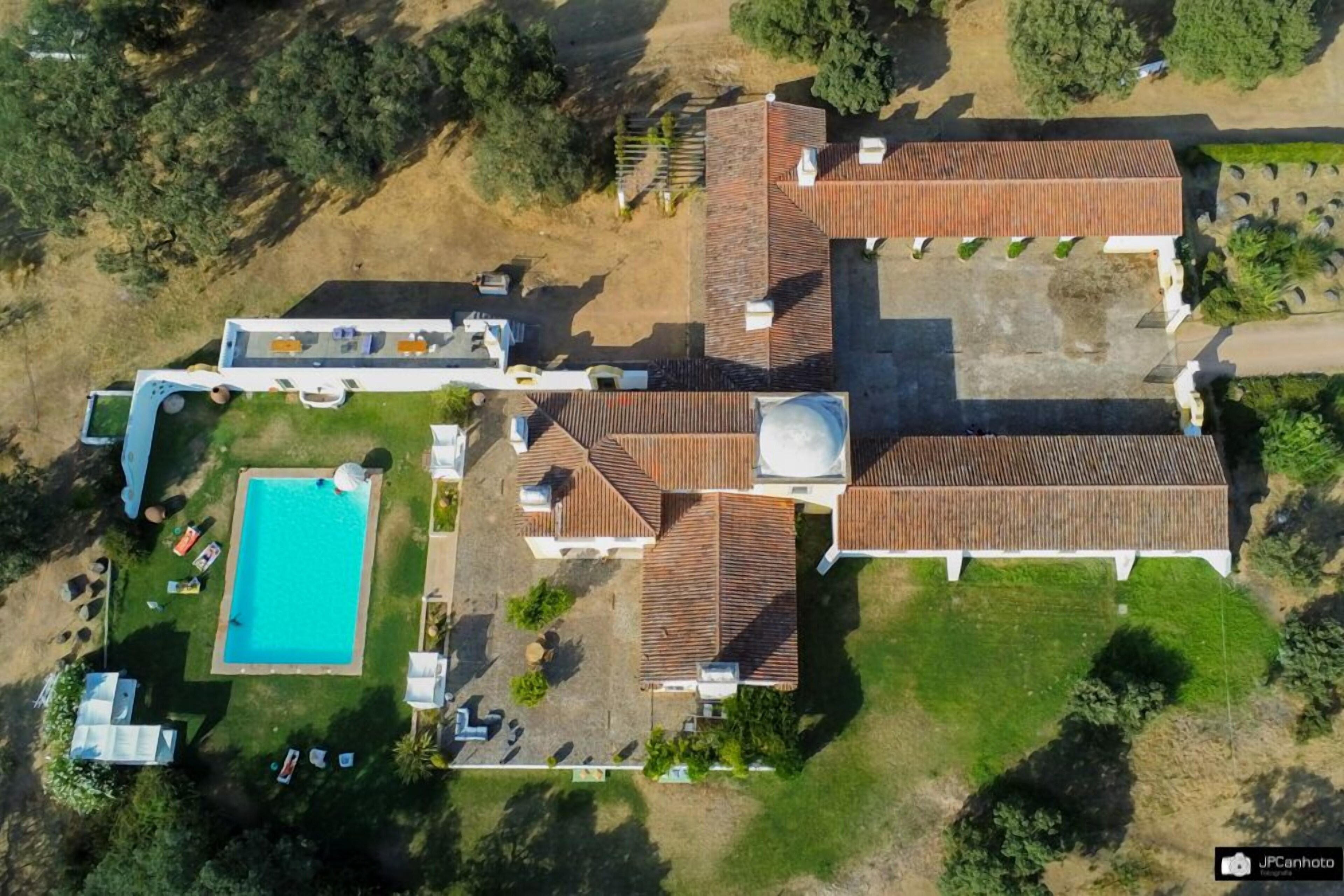 Rosa Estates The Farmhouse & Stables