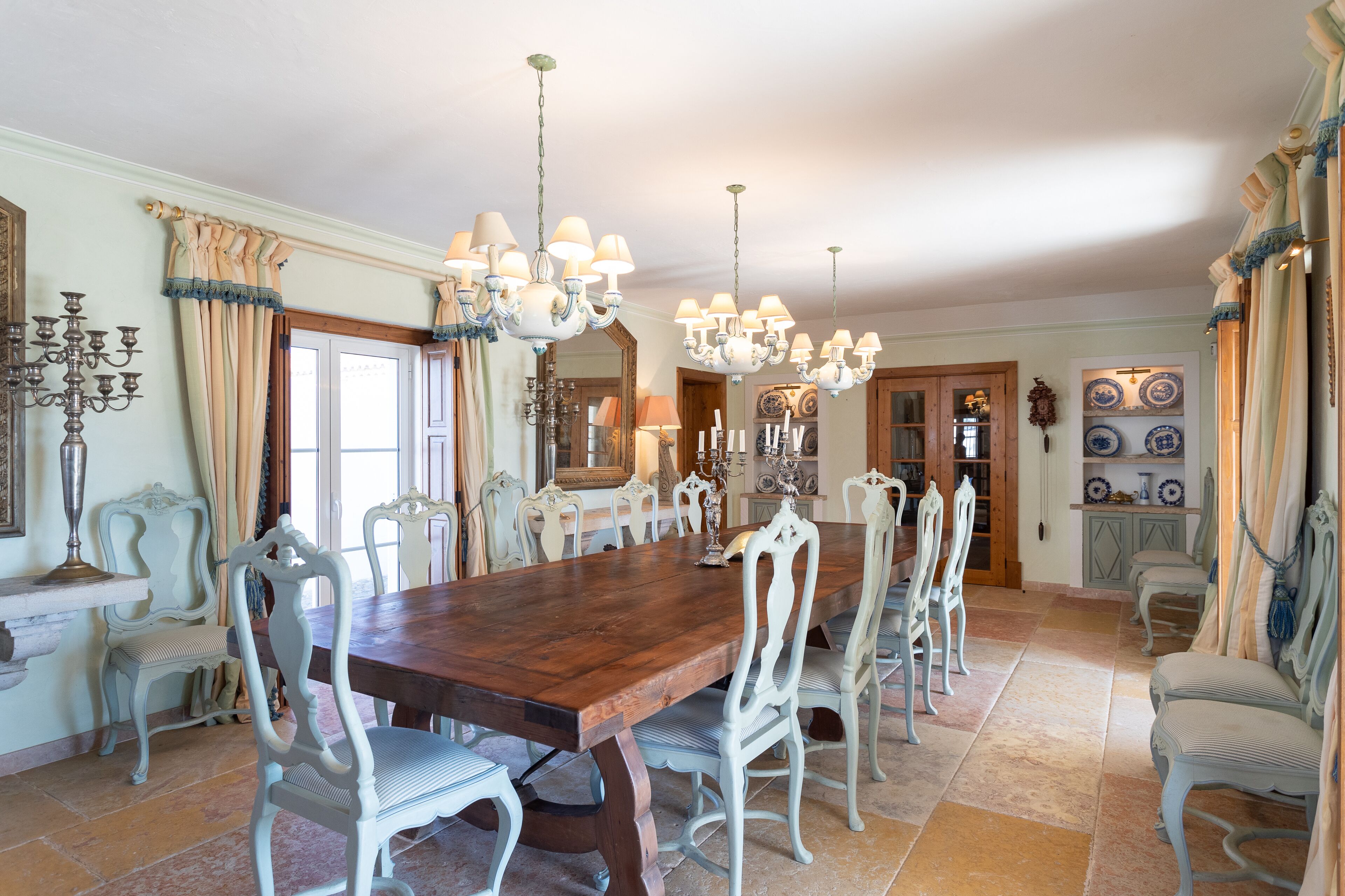 Rosa Estates The Farmhouse & Stables