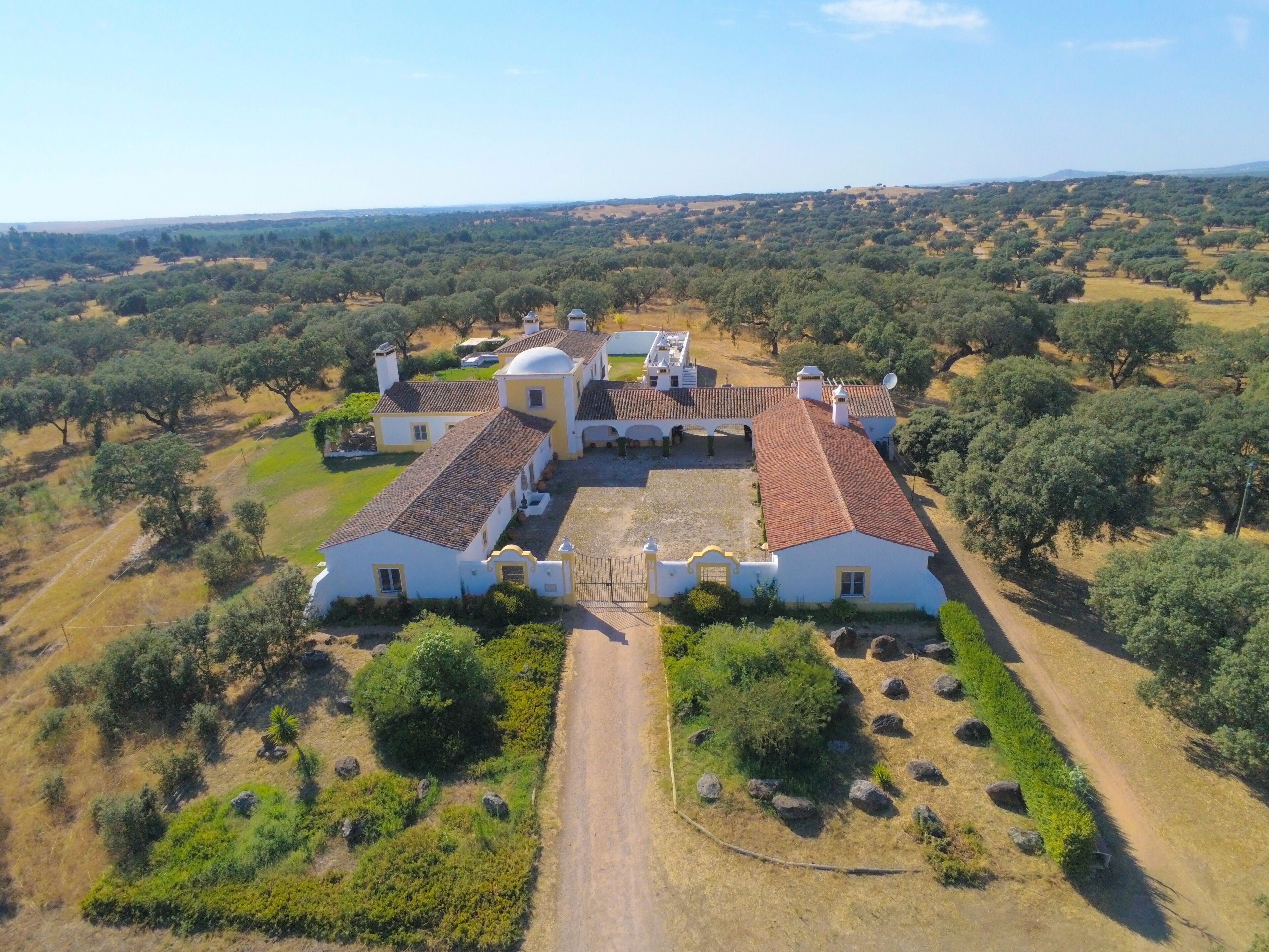 Rosa Estates The Farmhouse & Stables