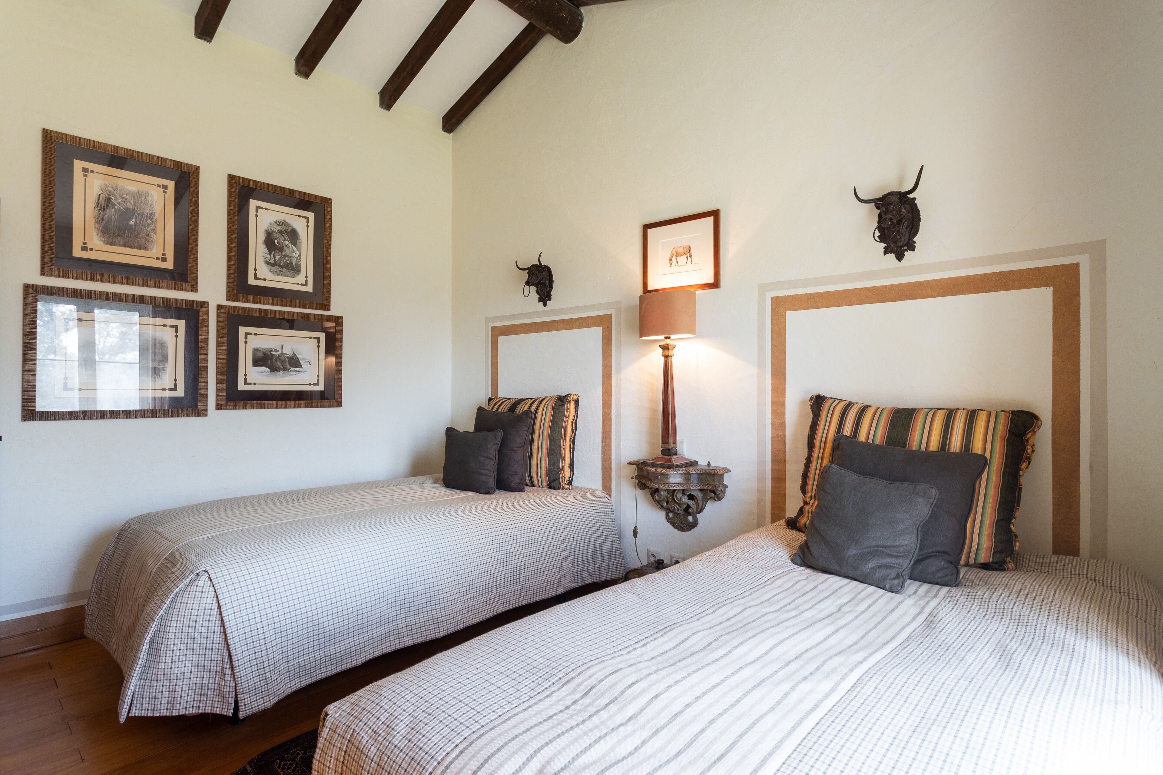 Rosa Estates The Farmhouse & Stables