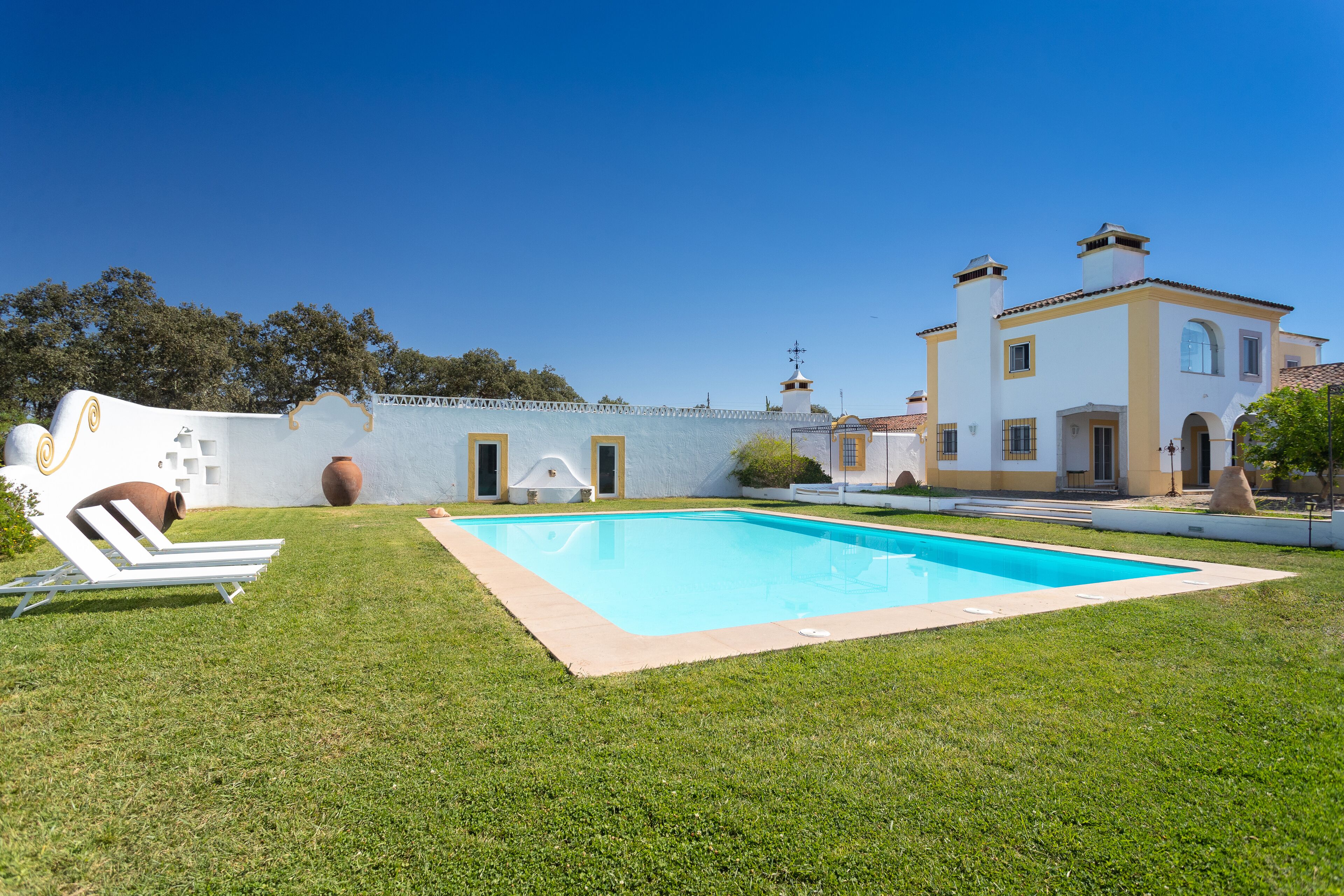 Rosa Estates The Farmhouse & Stables
