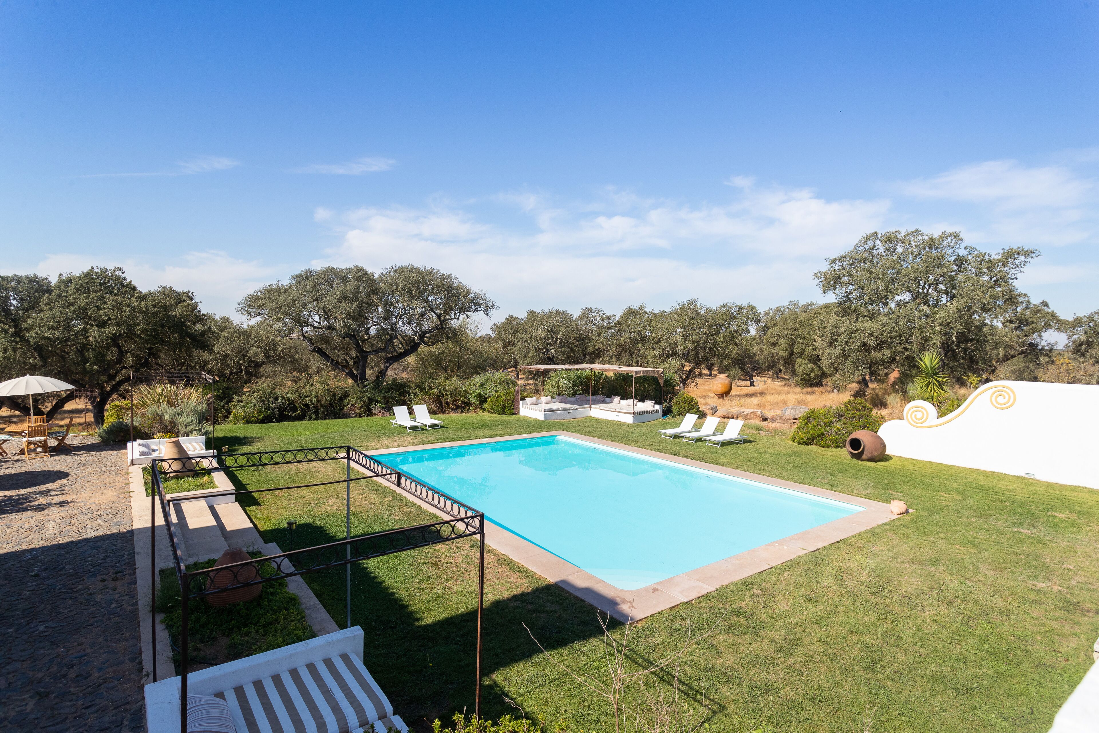 Rosa Estates The Farmhouse & Stables