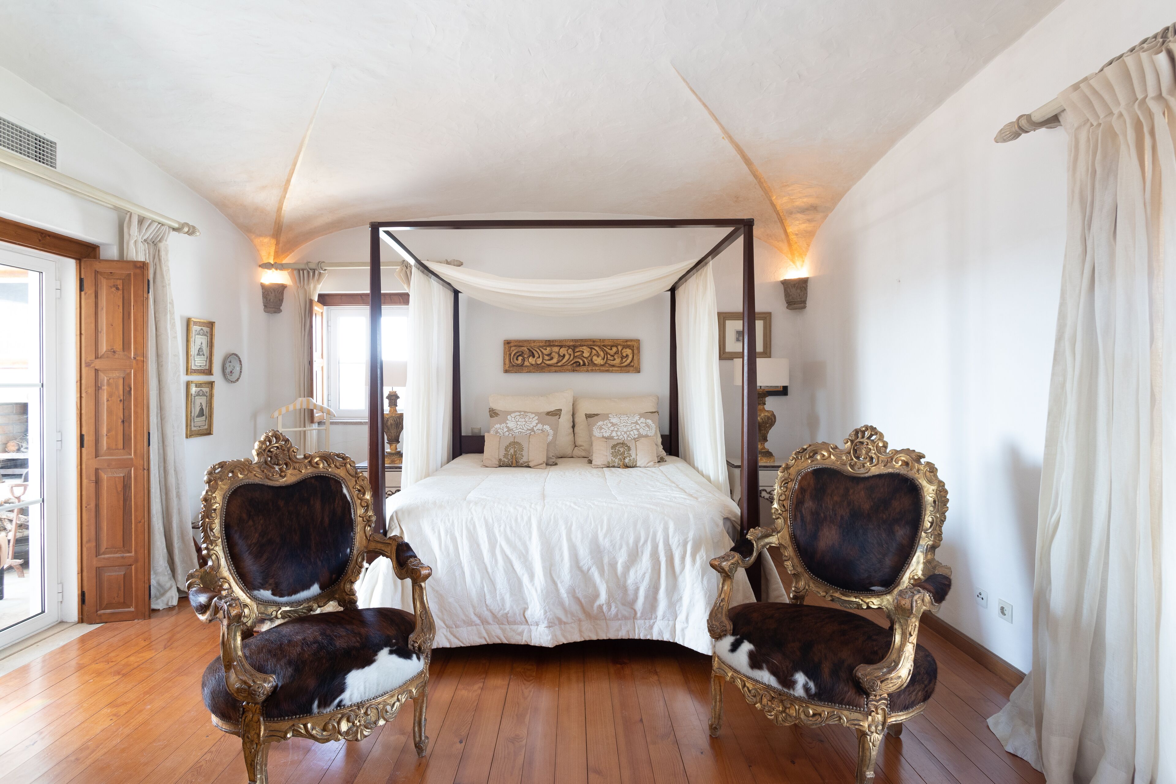 Rosa Estates The Farmhouse & Stables