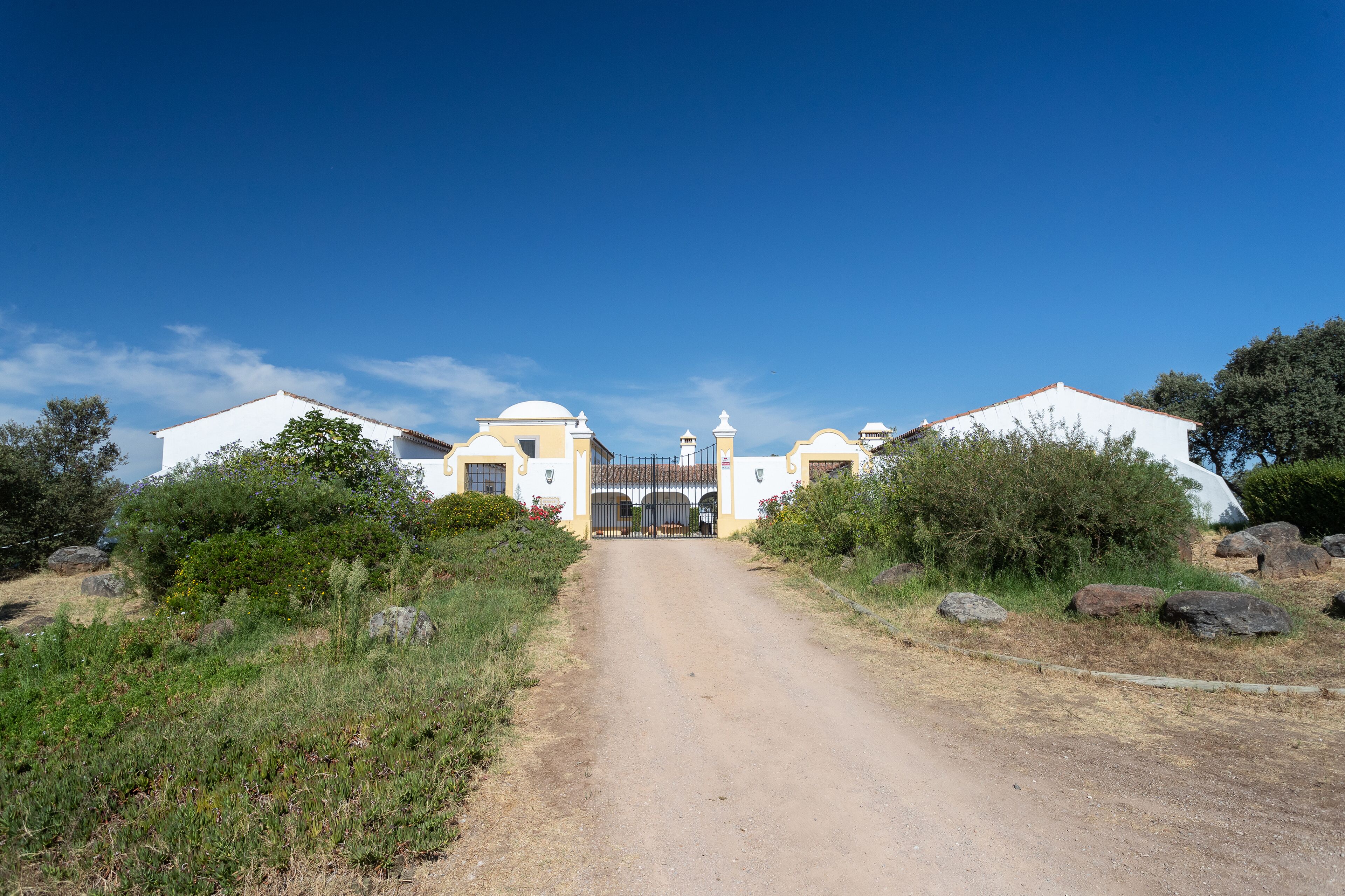 Rosa Estates The Farmhouse & Stables