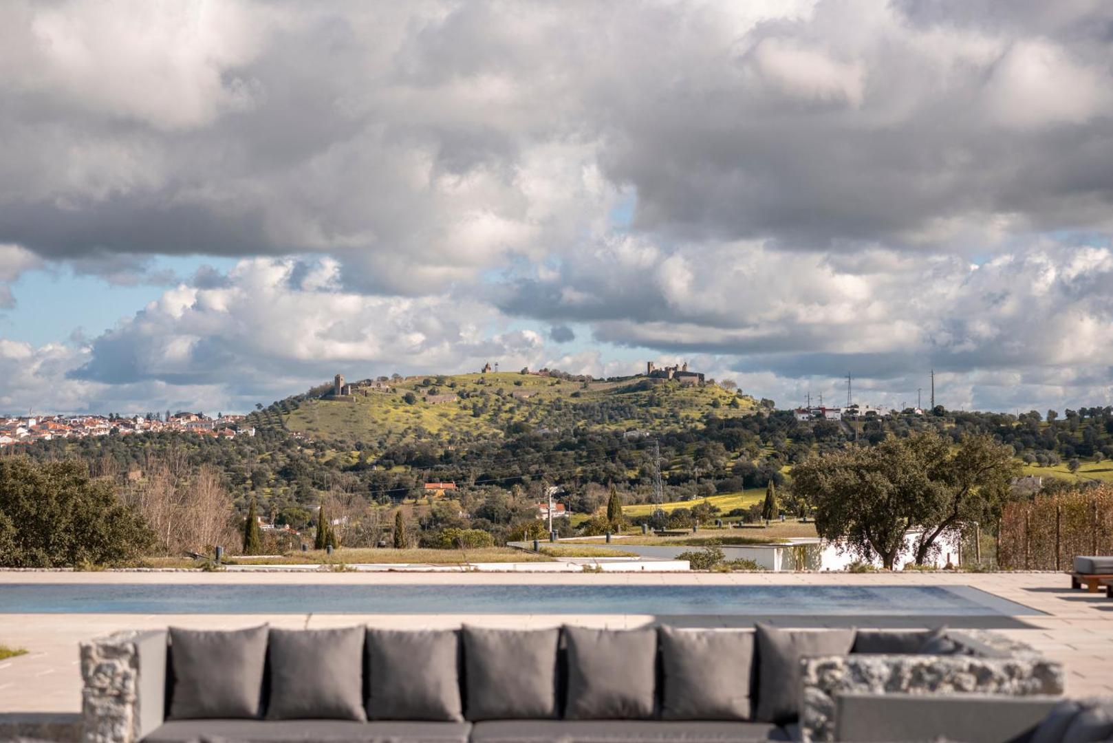 L'and Vineyards