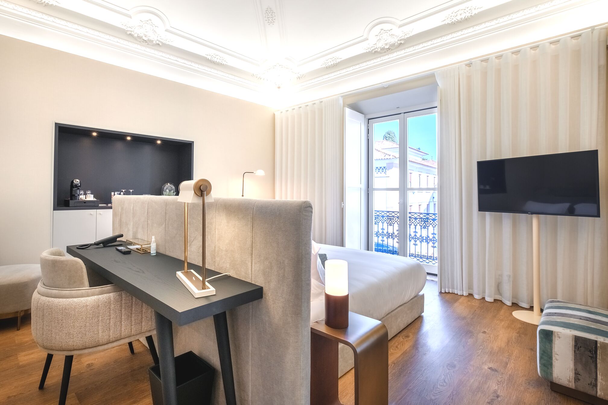 Moura Suites Hotel