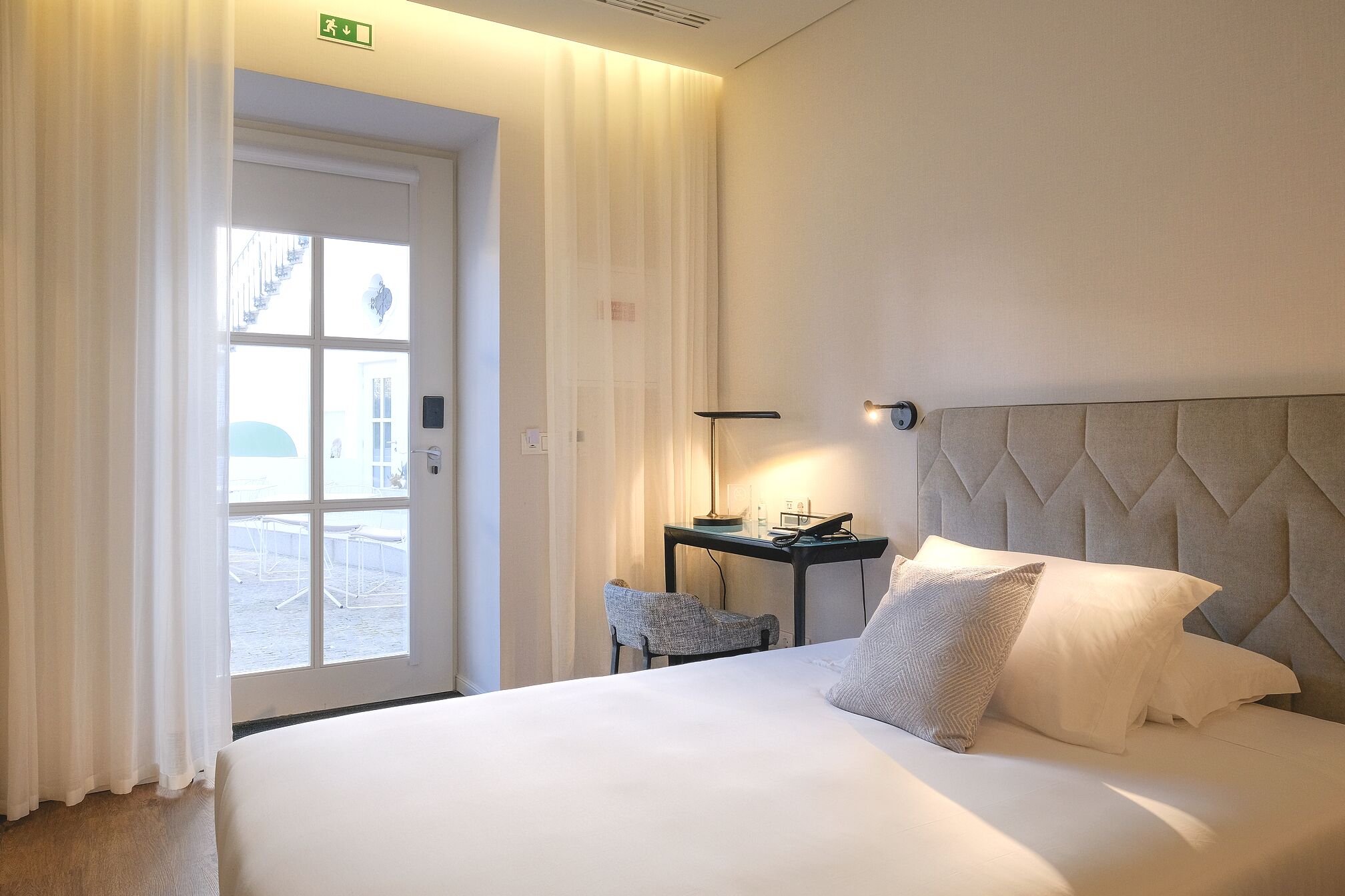 Moura Suites Hotel