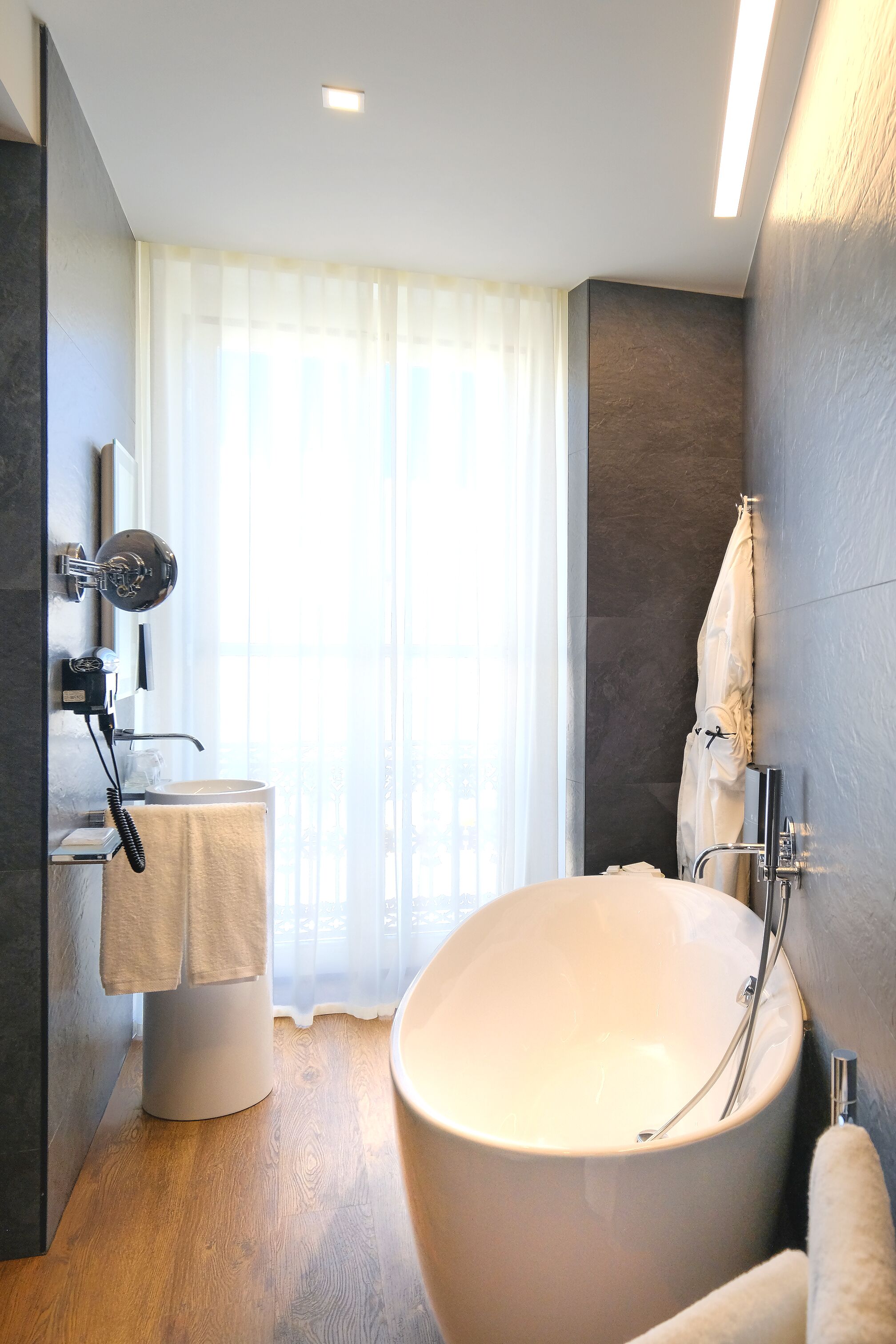 Moura Suites Hotel