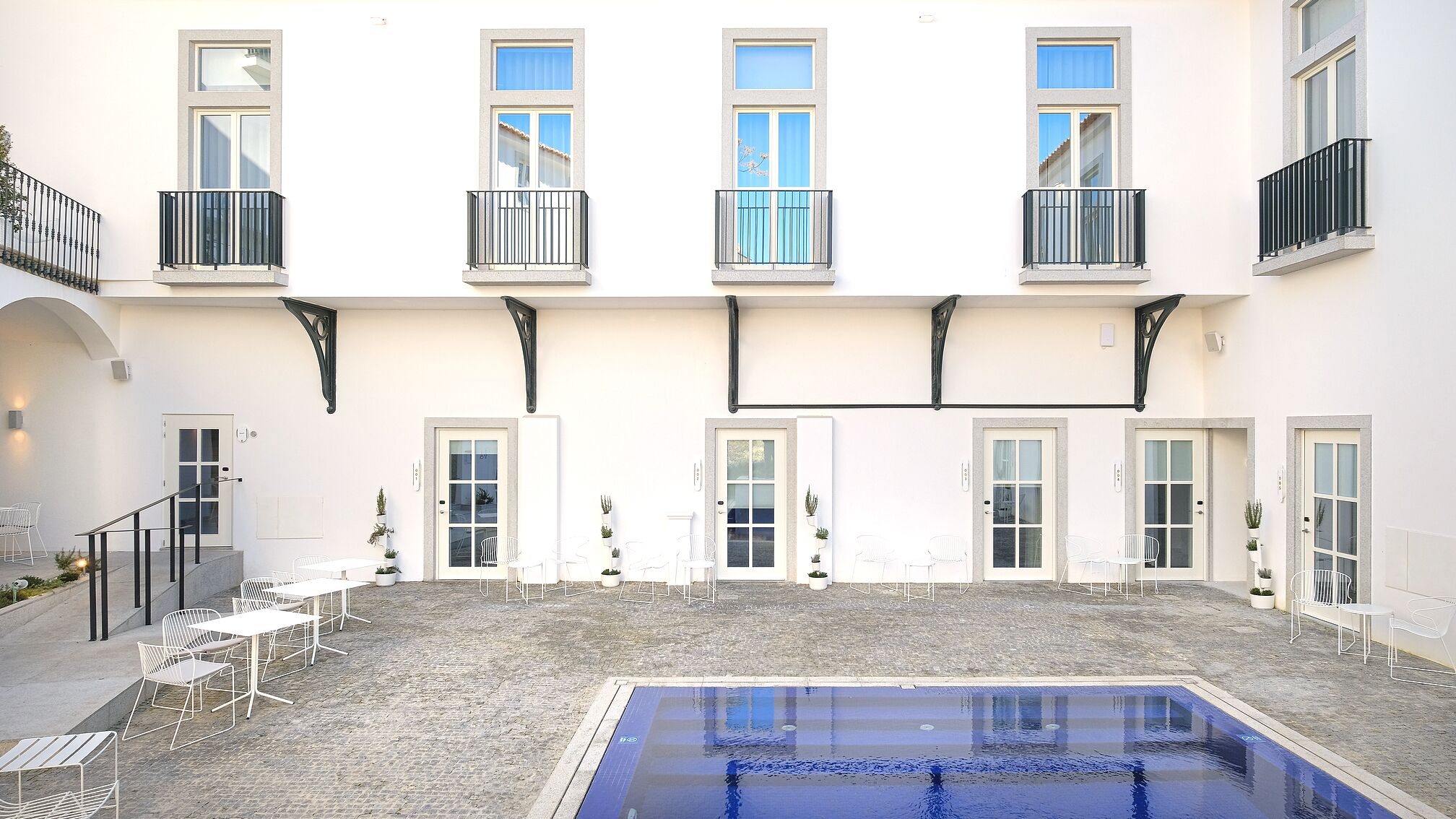 Moura Suites Hotel
