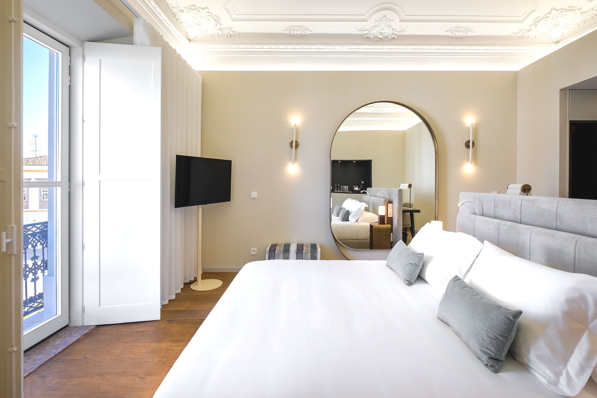 Moura Suites Hotel