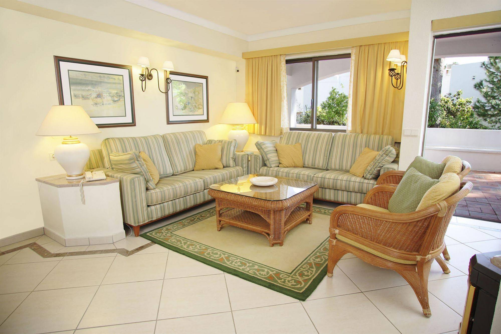 Four Seasons Country Club