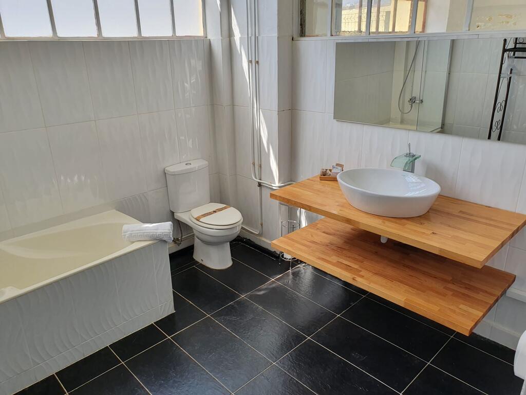 Urban Suites Terrace & Bar