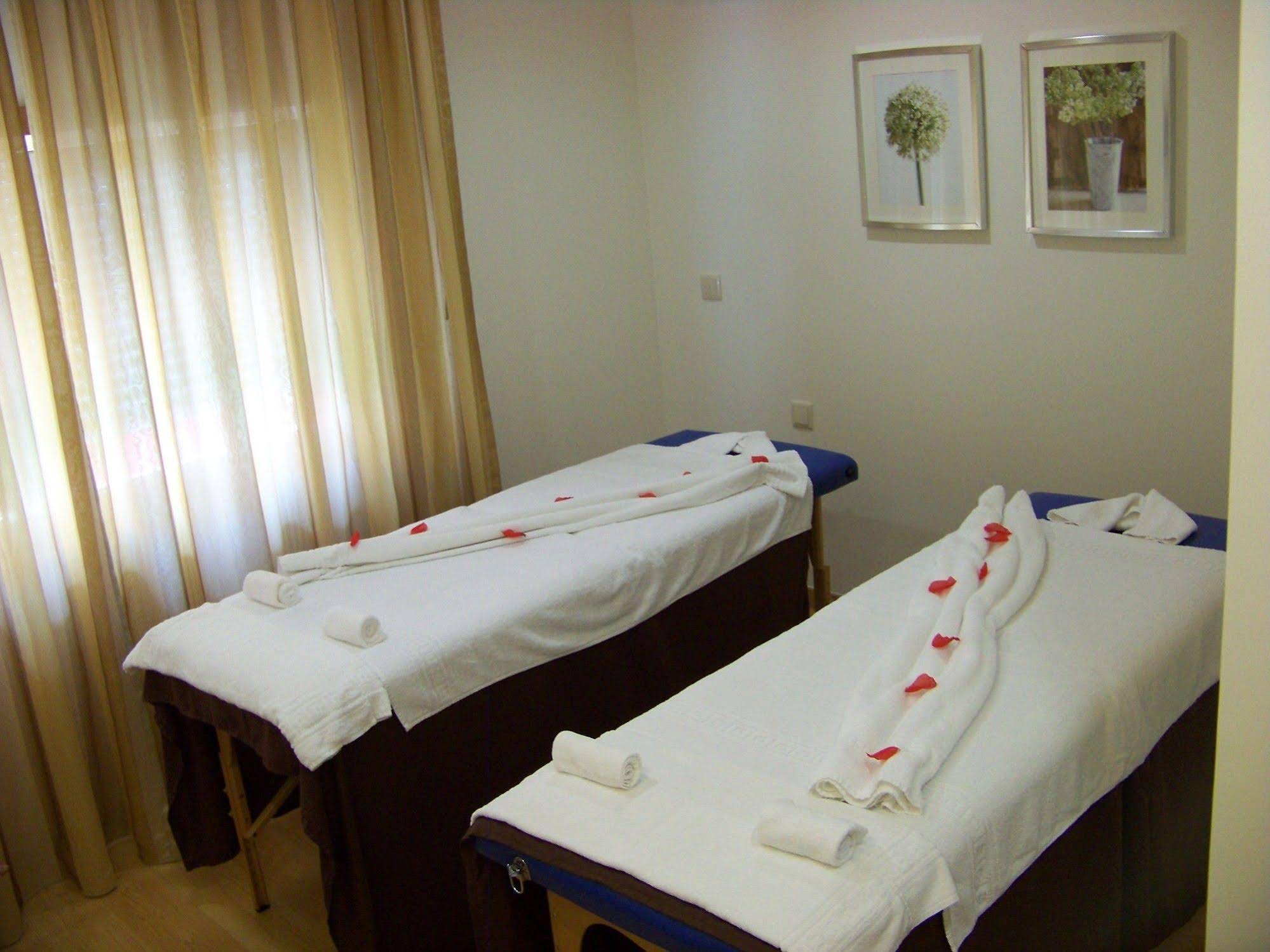 Laurus Hotel