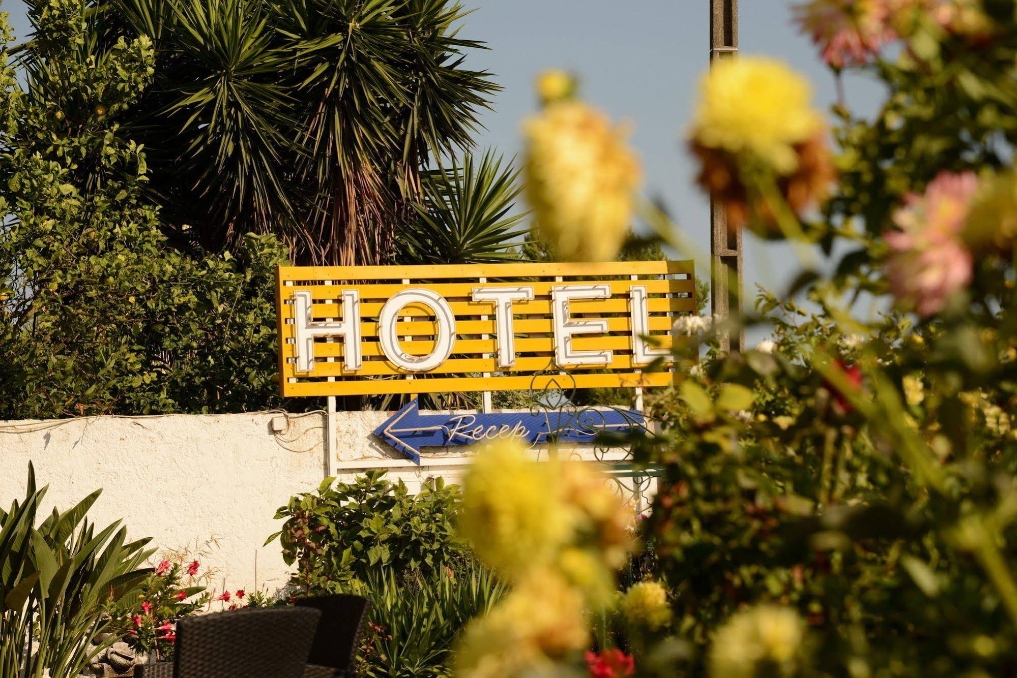 Laurus Hotel