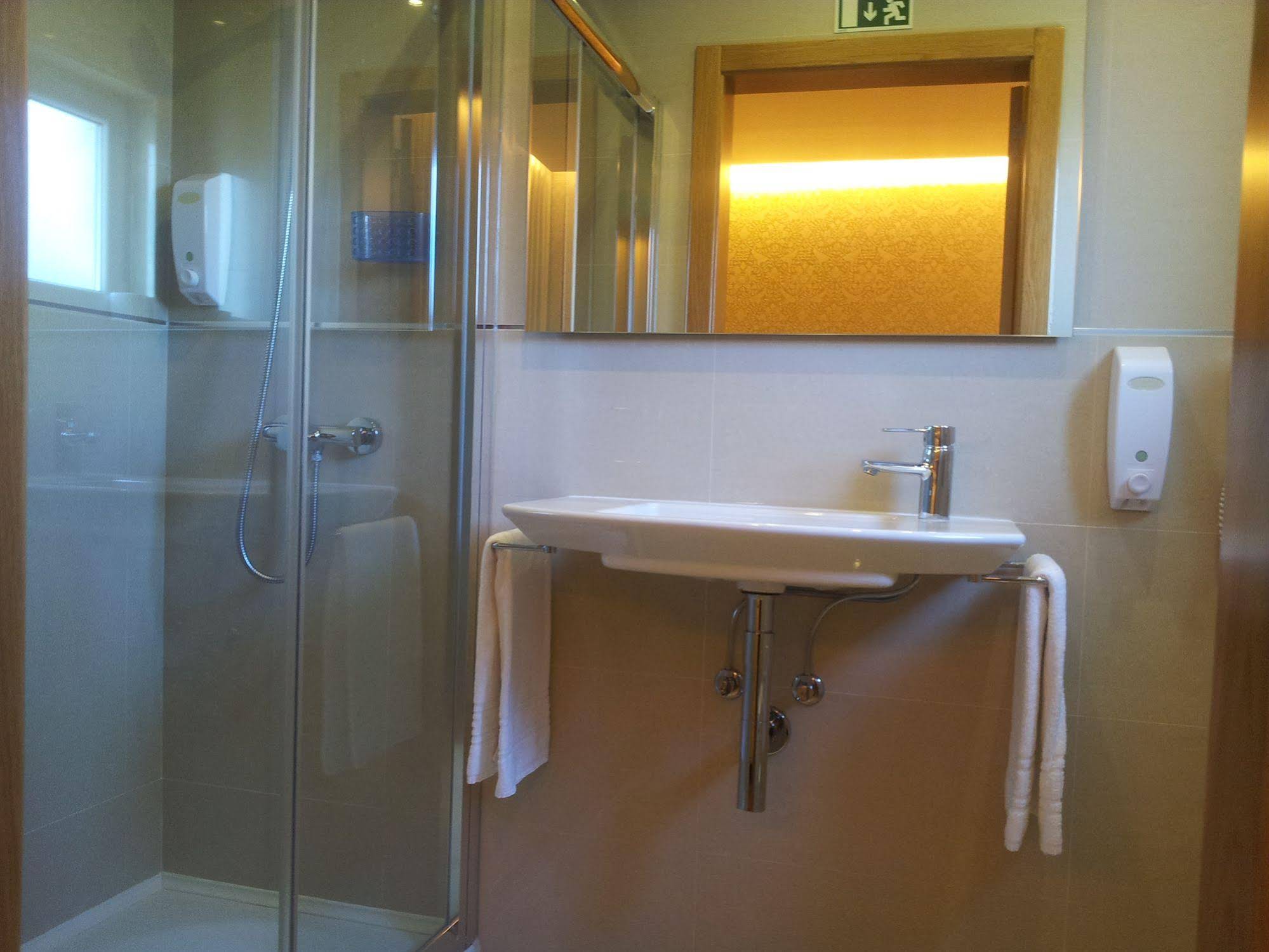 Laurus Hotel