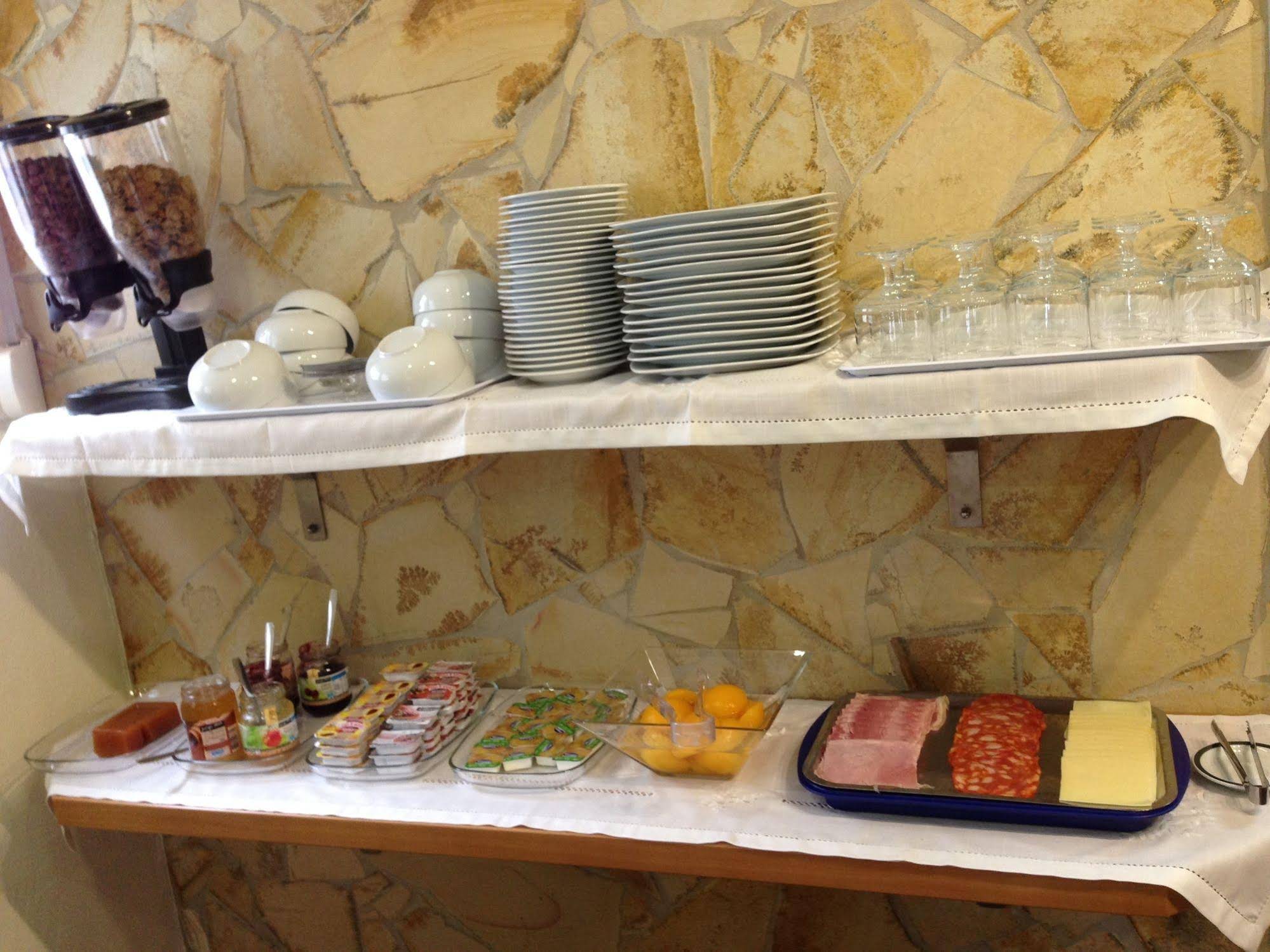 Laurus Hotel