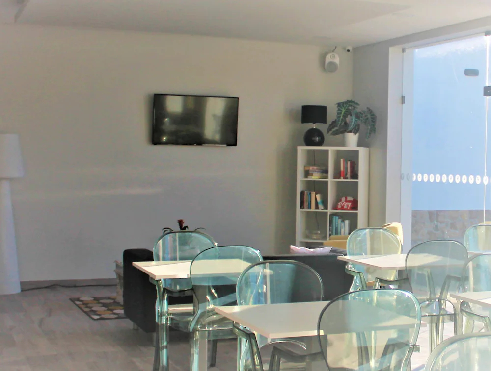 Silver Seahorse Garden Retreat