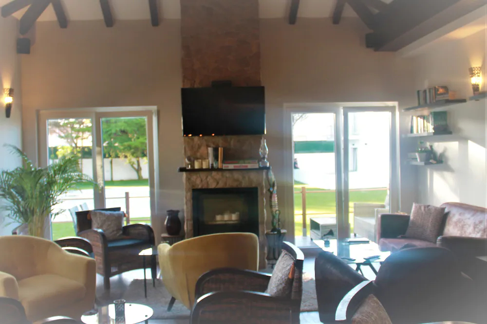 Silver Seahorse Garden Retreat