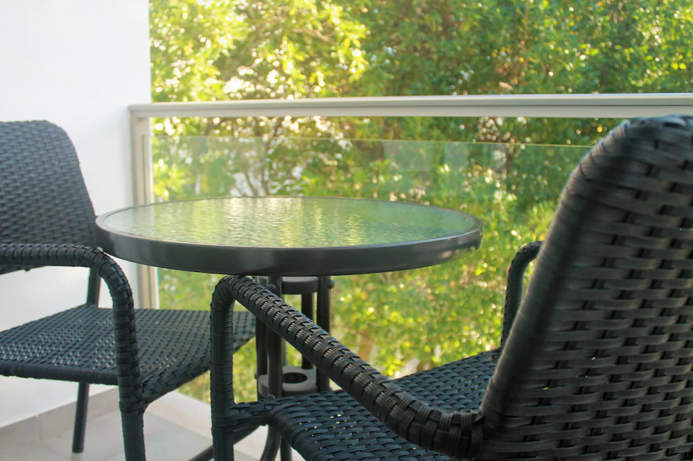 Silver Seahorse Garden Retreat