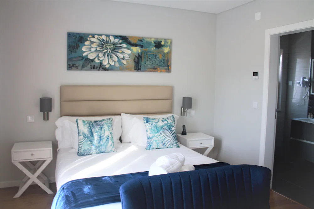 Silver Seahorse Garden Retreat