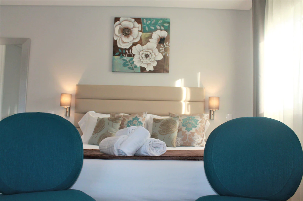 Silver Seahorse Garden Retreat
