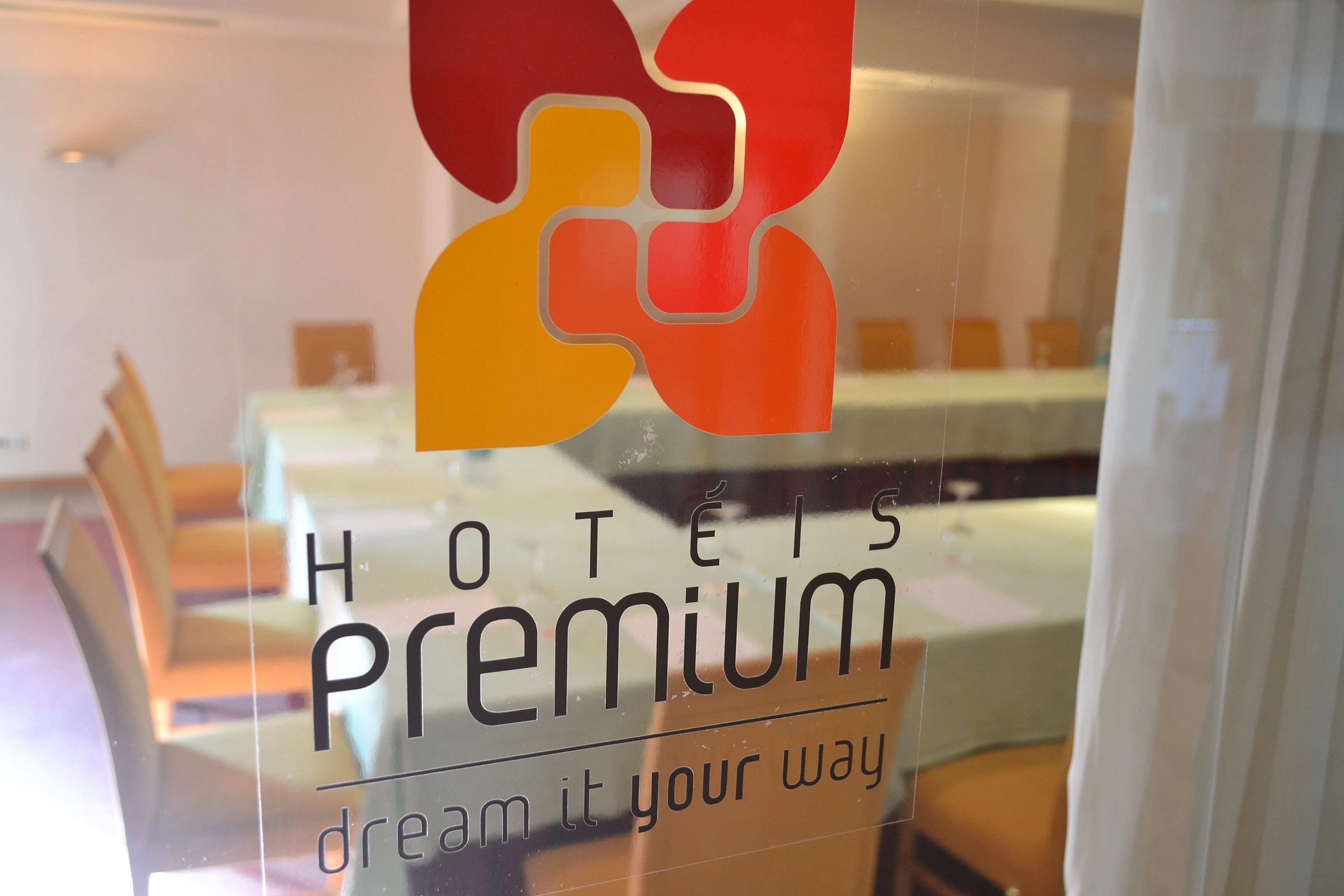 Premium Maia Hotel
