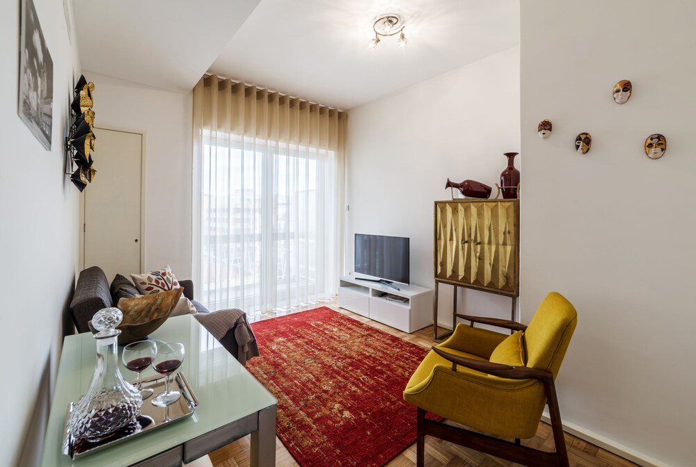Dot Oporto Flats by Porto City Hosts