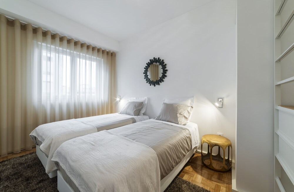 Dot Oporto Flats by Porto City Hosts