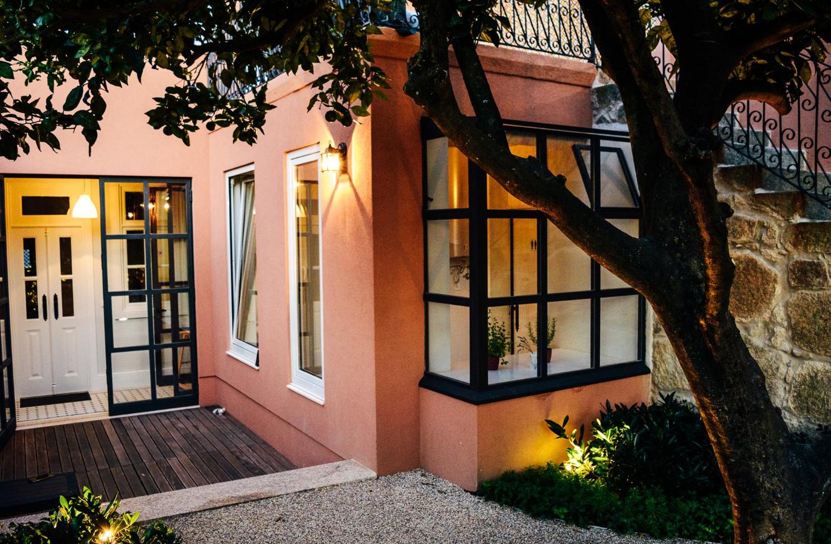 Queen's Garden Hostel