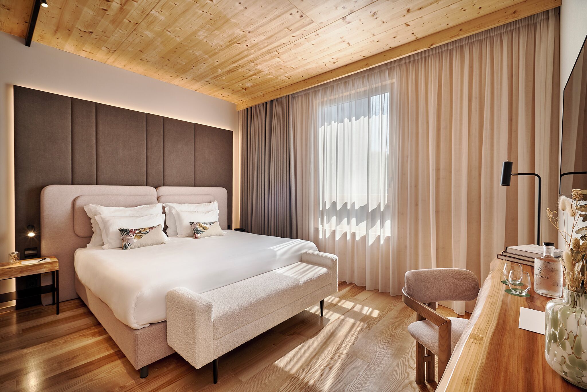 The Log Porto Hotel