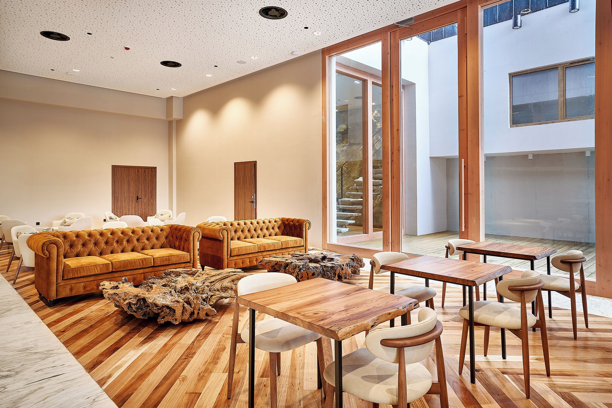 The Log Porto Hotel