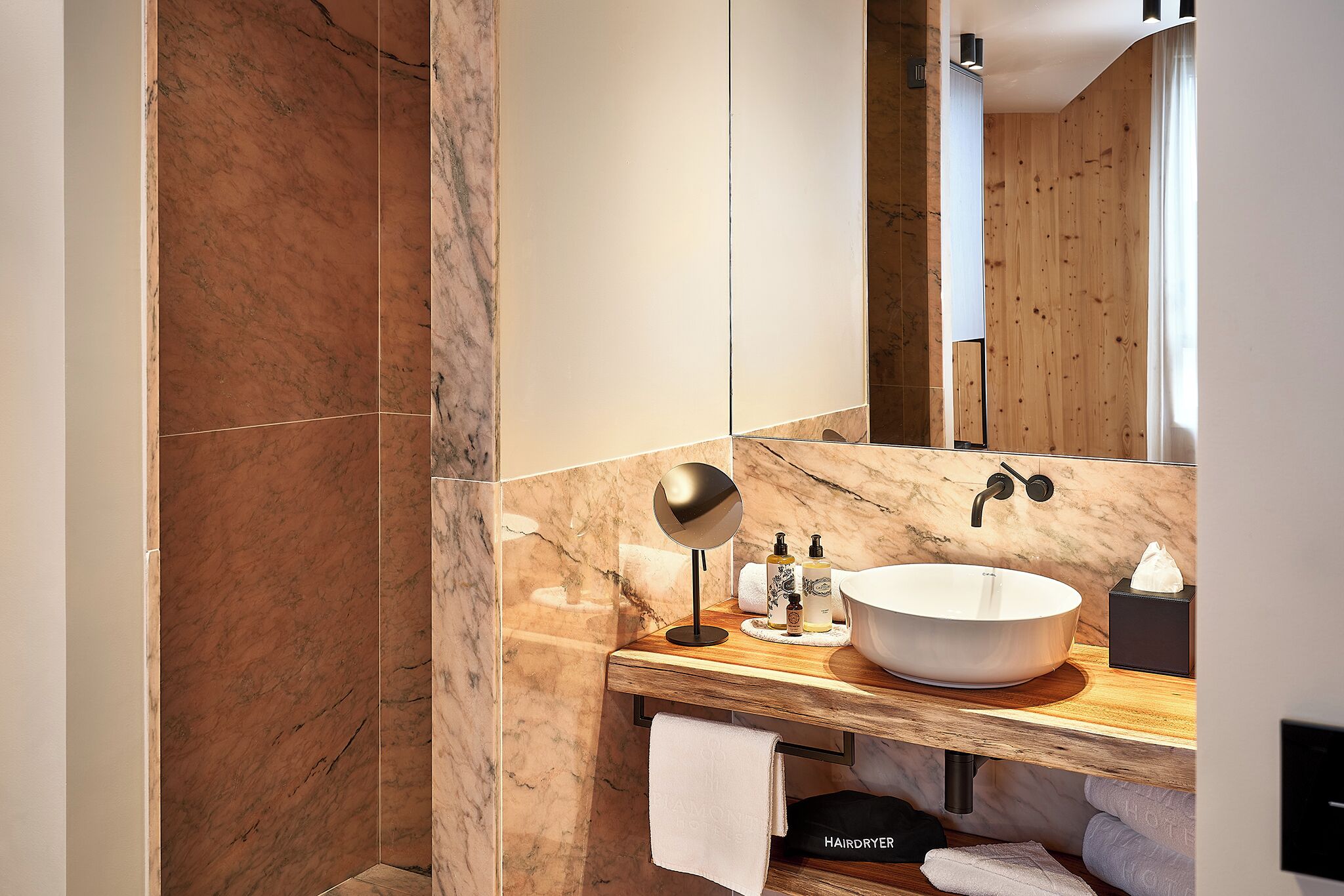 The Log Porto Hotel