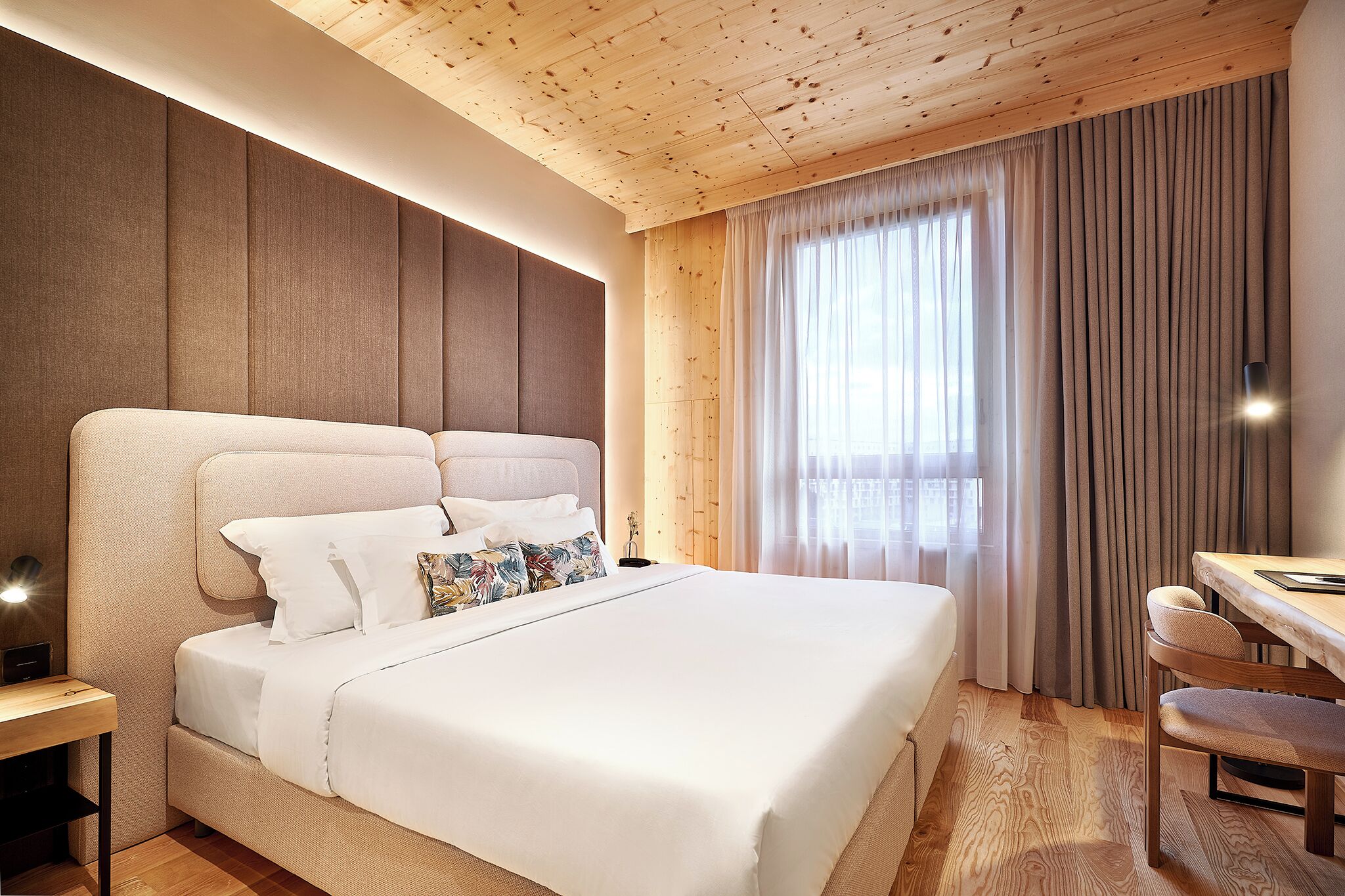 The Log Porto Hotel
