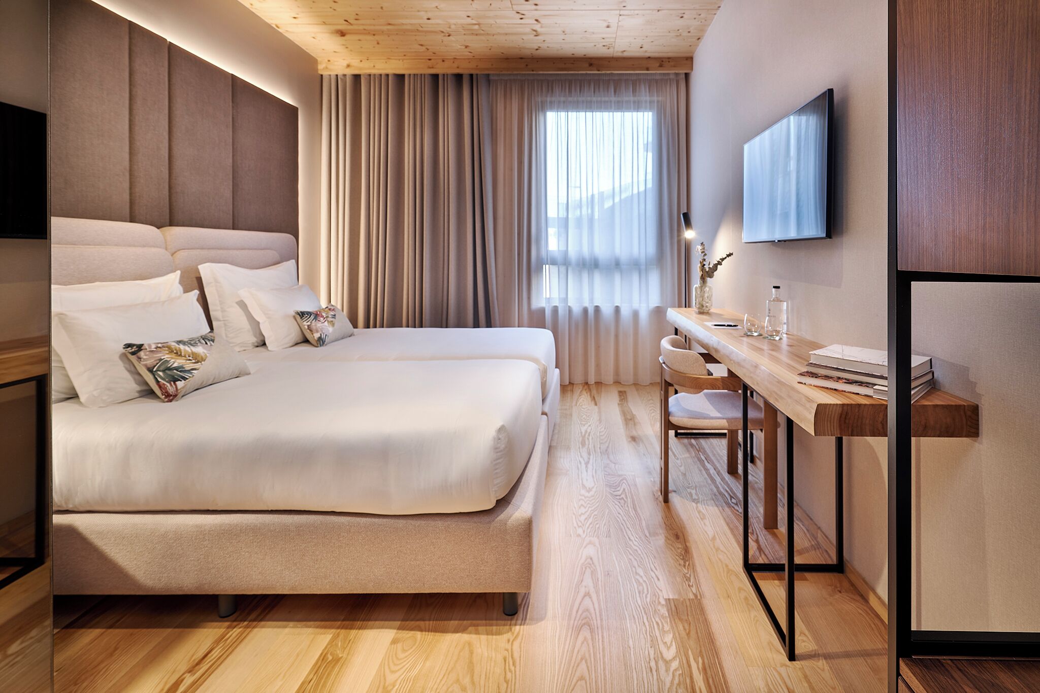 The Log Porto Hotel