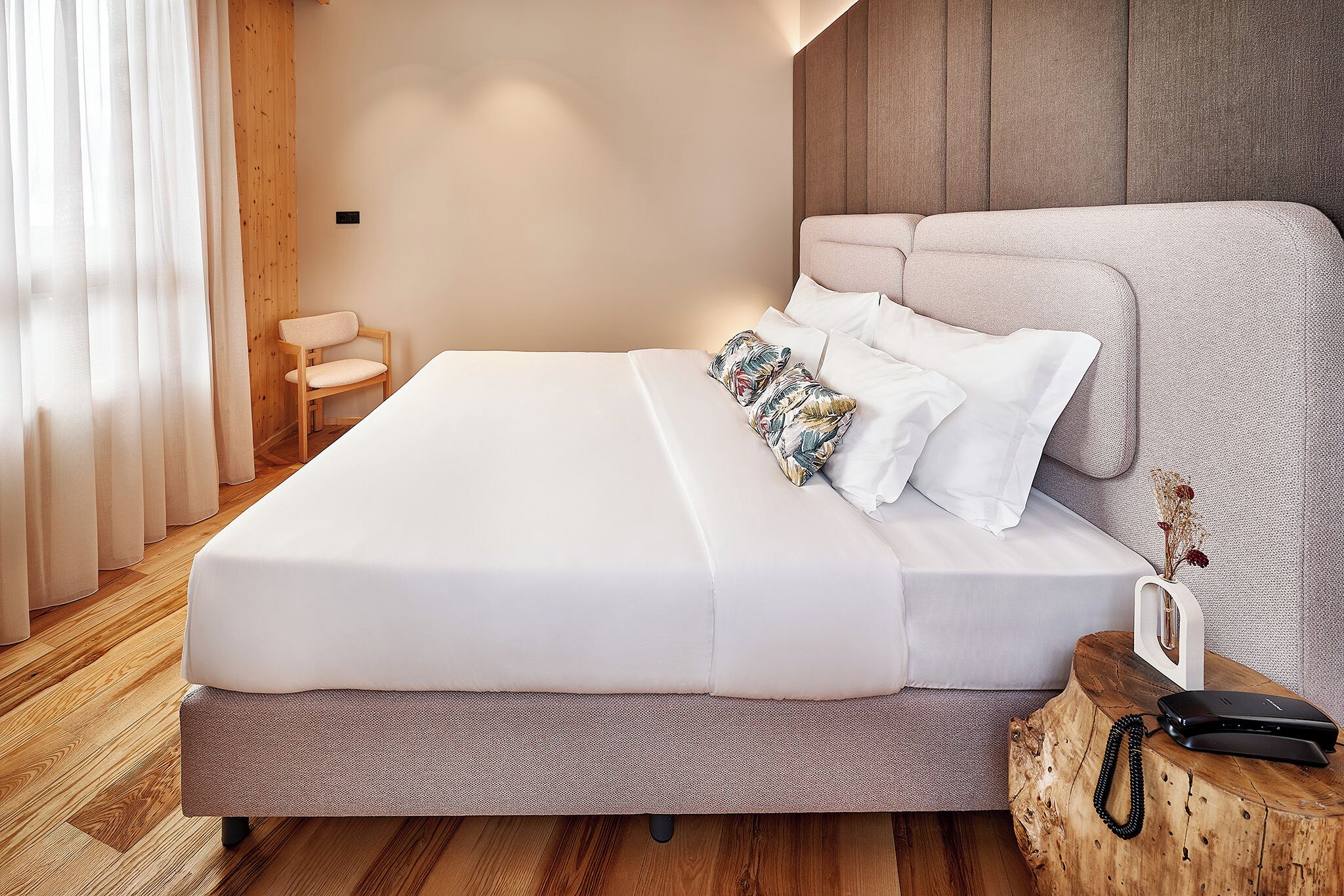 The Log Porto Hotel