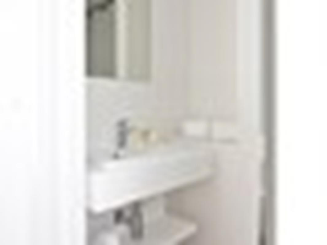 Melo Alvim Suites & Apartments