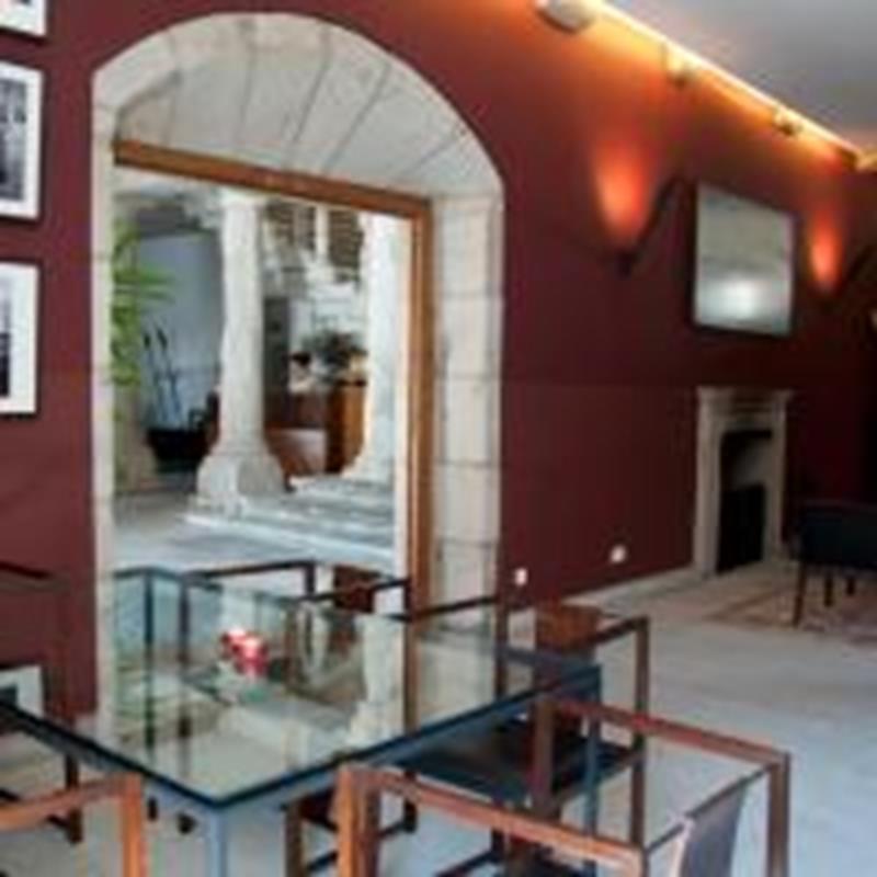 Melo Alvim Suites & Apartments