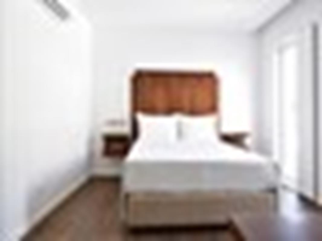 Melo Alvim Suites & Apartments