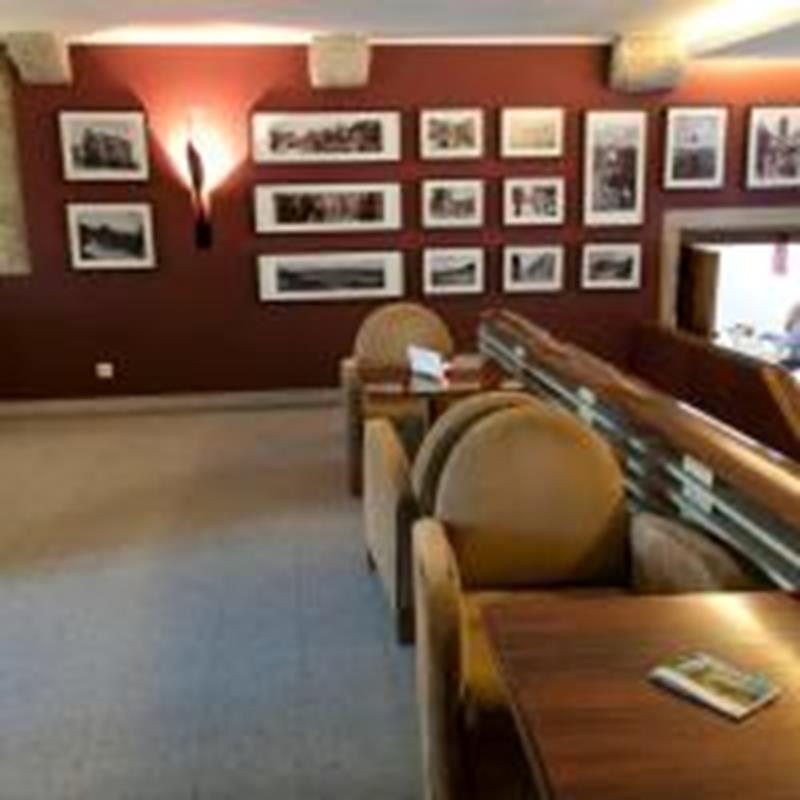 Melo Alvim Suites & Apartments