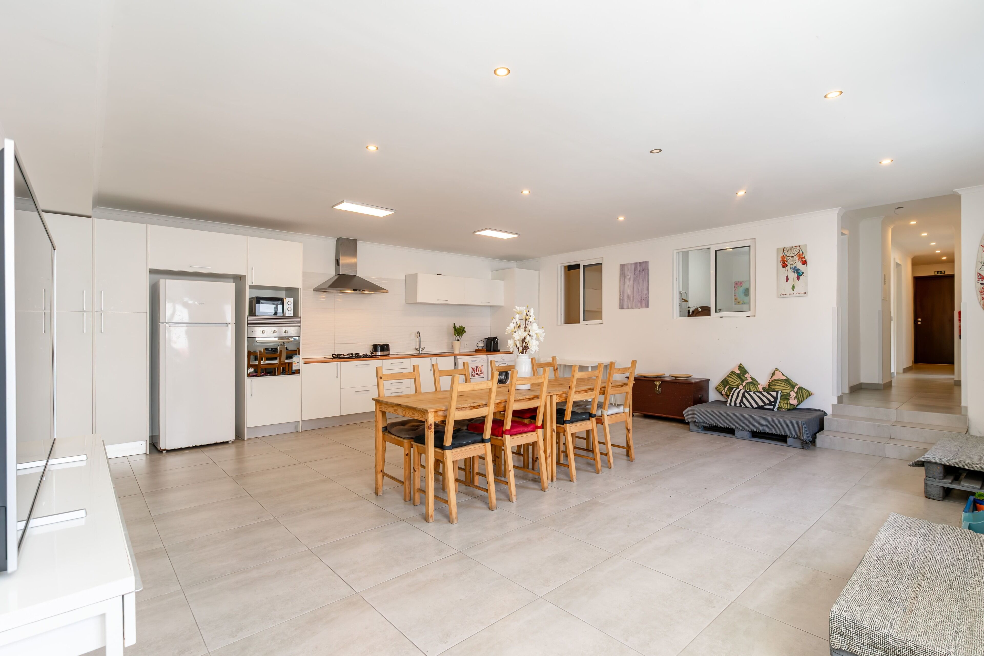 Caparica Poshtel, An Luxury Hostel